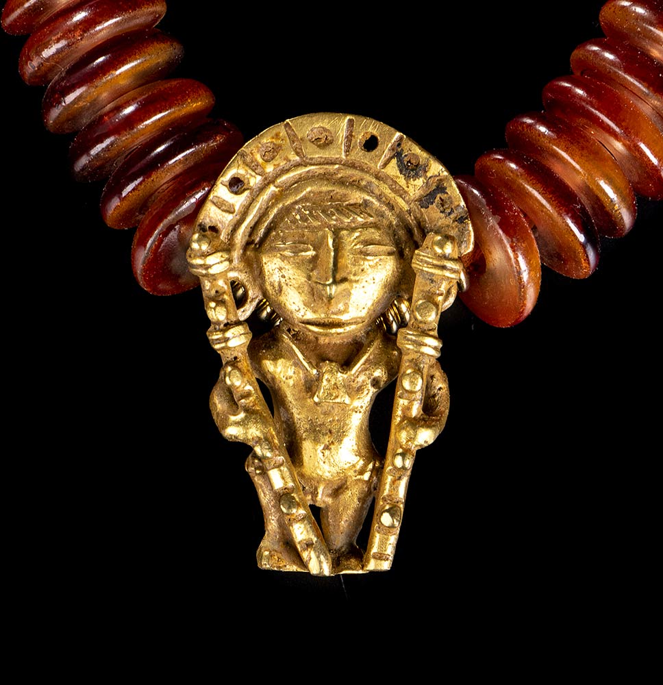 A NECKLACE WITH A GOLD ALLOY ANTHROPOMORPHIC PENDANT Pre-Columbian style - Image 2 of 3