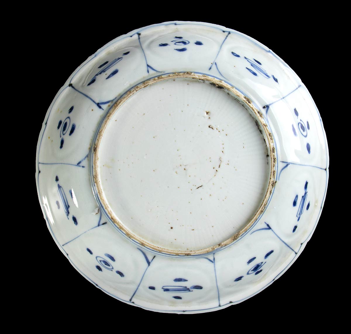 A 'KRAAK' TYPE 'BLUE AND WHITE' PORCELAIN DISHChina, Ming dynasty, early 17th century - Image 2 of 2