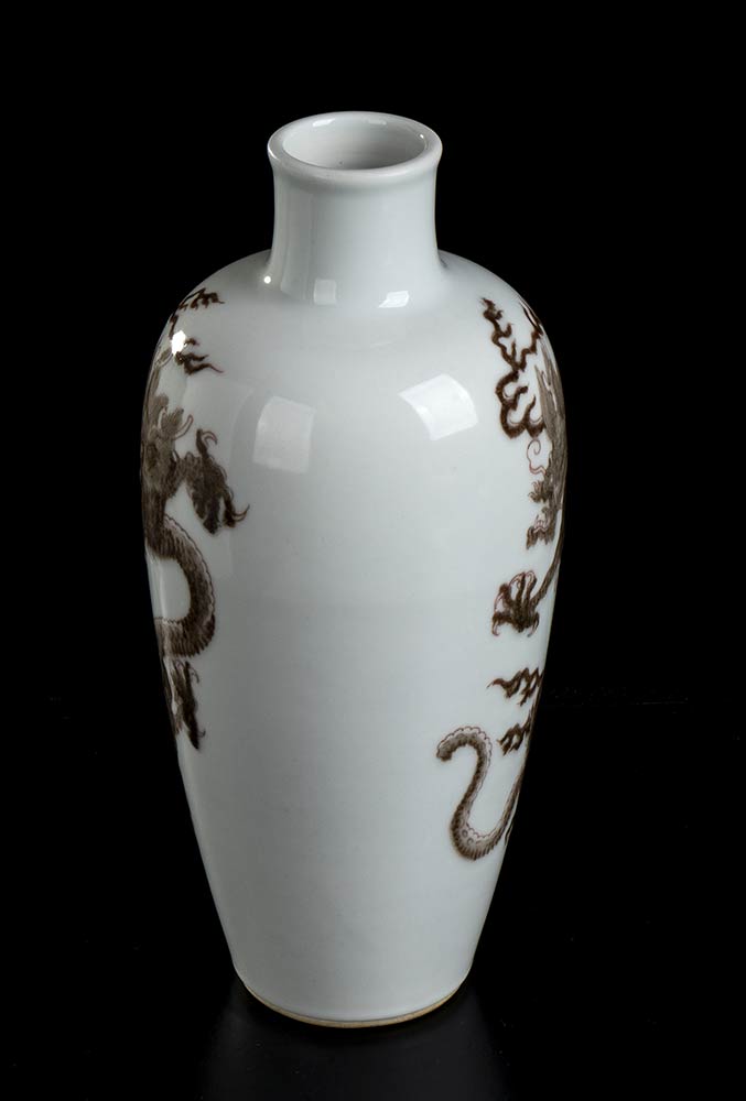 A PORCELAIN BALUSTER VASE WITH COPPER RED 'DRAGONS' DECORATION China, 20th century - Image 2 of 3