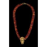 A NECKLACE WITH A GOLD ALLOY ANTHROPOMORPHIC PENDANT Pre-Columbian style