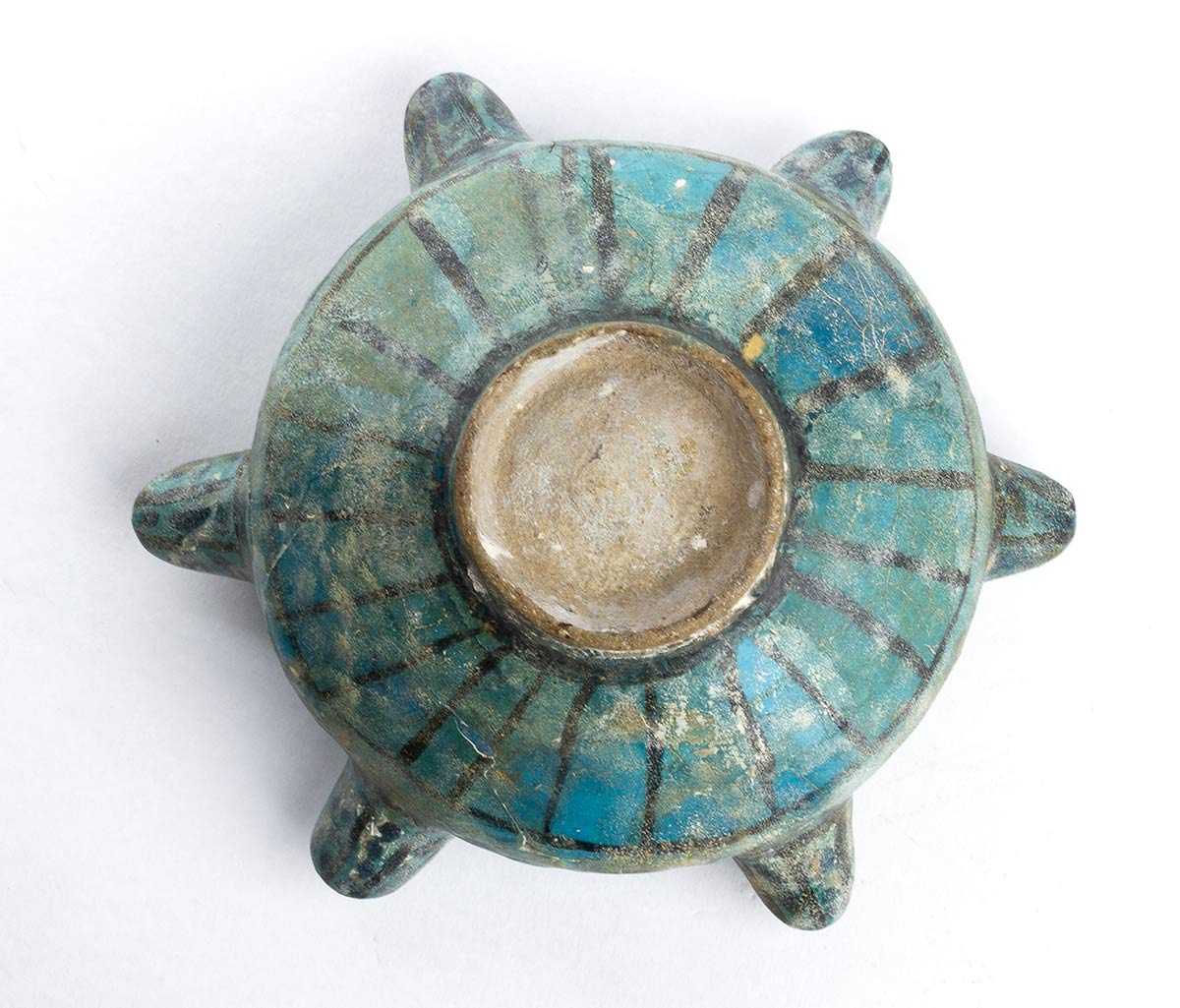 A TURQUOISE-GLAZED MOULDED ‘CALLIGRAPHIC’ SIX-WICKED OIL LAMPIran, Bujnurd, Khorasan, 14th centu - Image 3 of 3