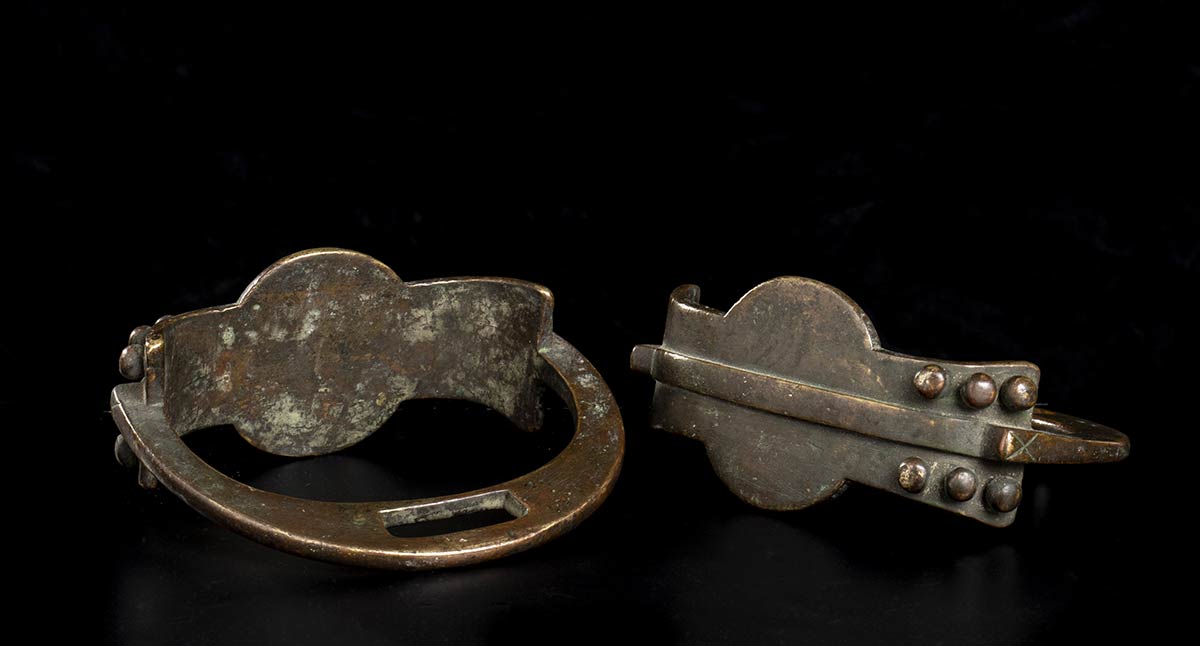 A PAIR OF METAL STIRRUPSChina, 19th century - Image 2 of 2