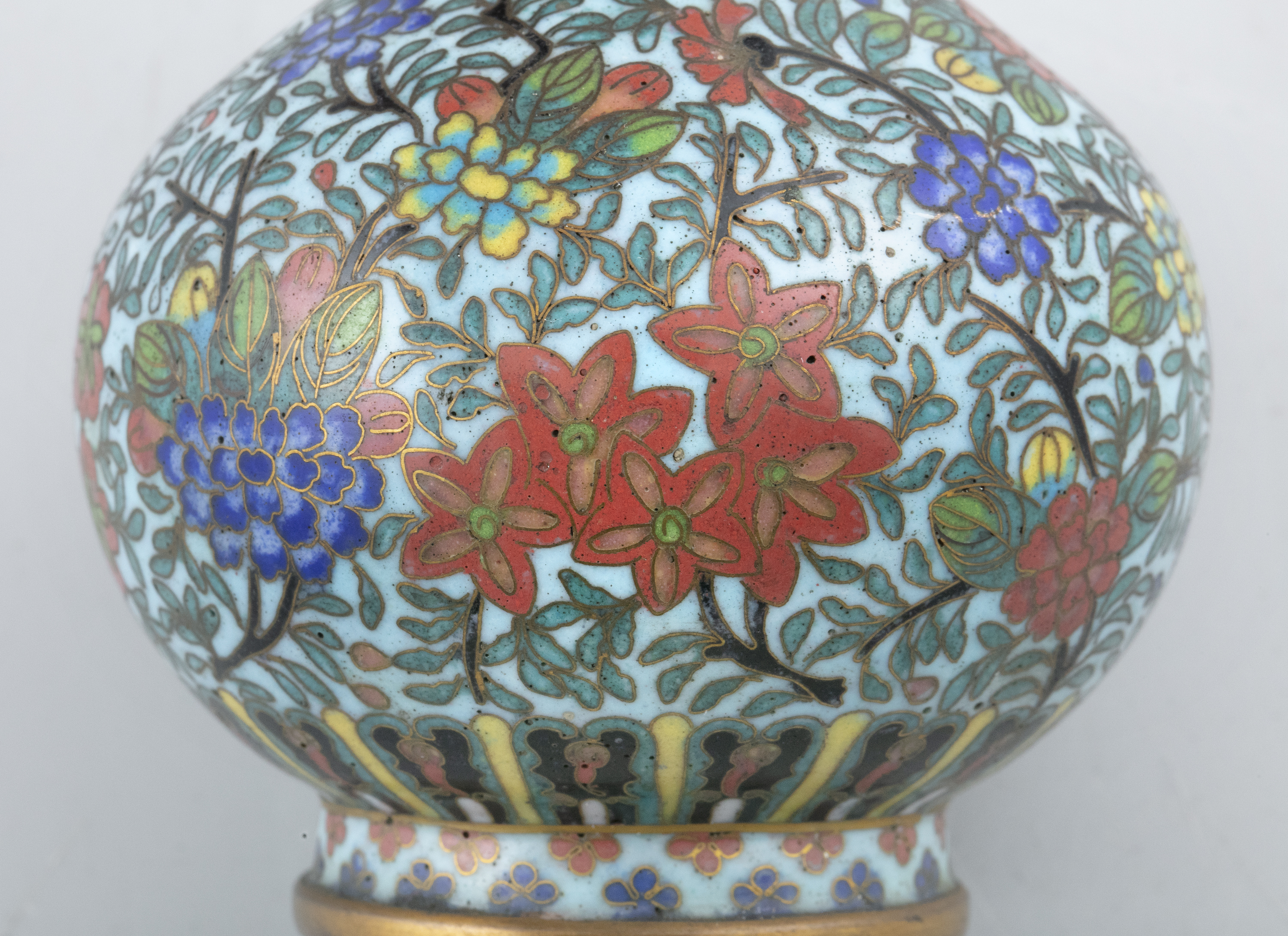 A NEAR PAIR OF MINIATURE CLOISONNE 'LOTUS' VASE China, Circa 1900 To be linked with the works from - Image 6 of 15