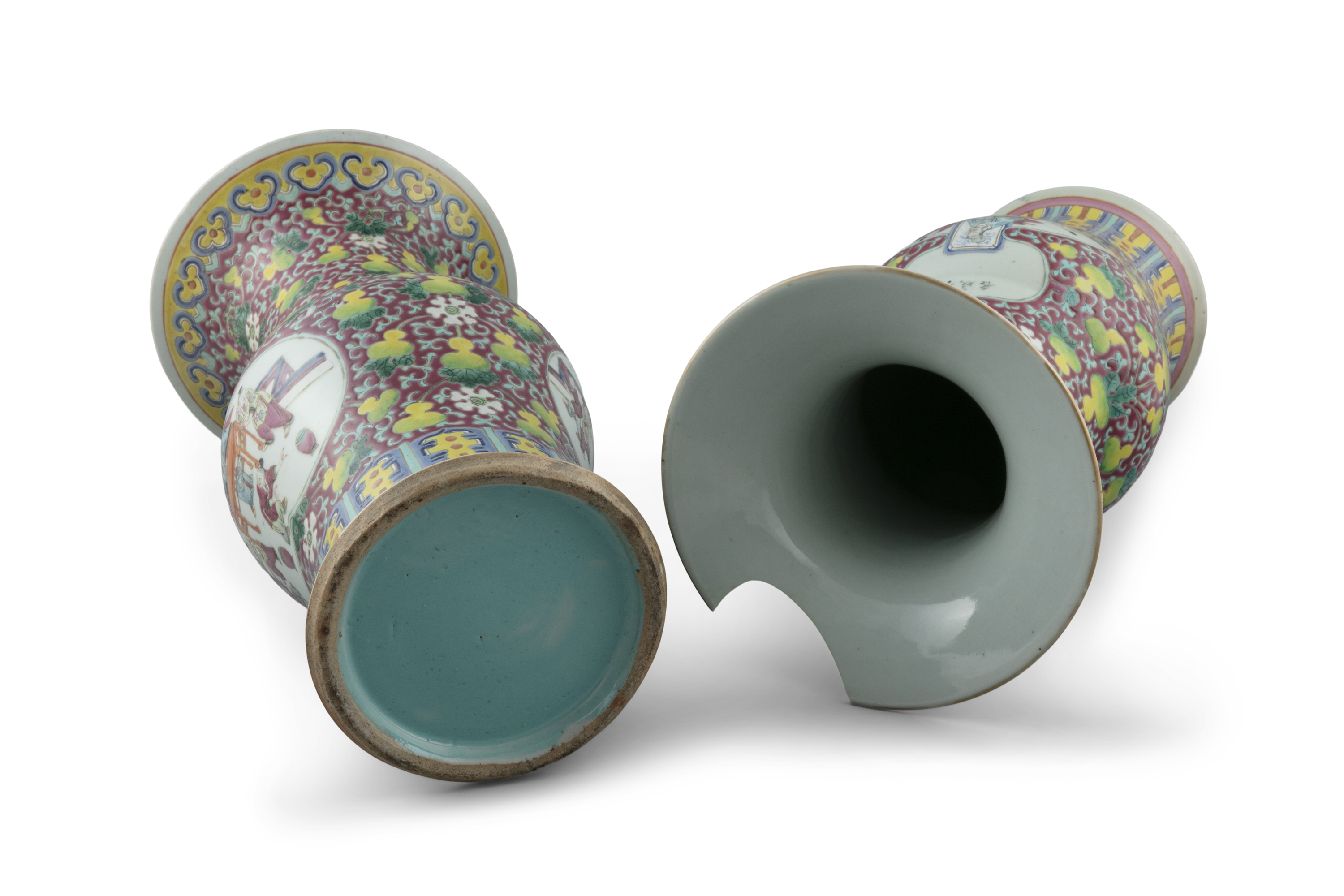 A PAIR OF FAMILLE ROSE 'TEN-THOUSANDS BOYS' TRUMPET-SHAPED PORCELAIN VASES, YENYEN China, Qing - Image 14 of 15