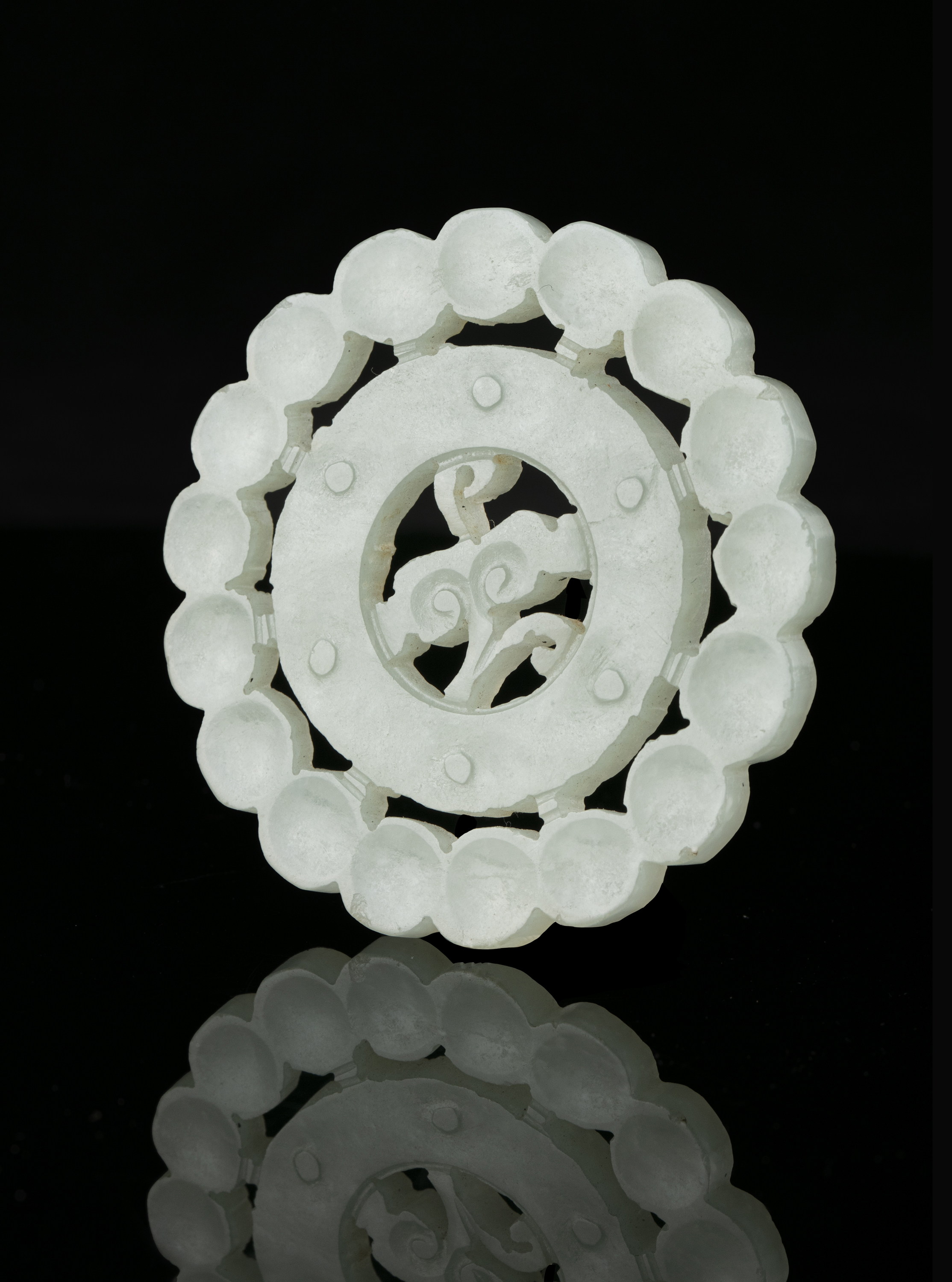 A GROUP OF THREE (3) JADE CARVINGS China The first one is an open-worked 'ruyi' plaque. The second - Image 3 of 17