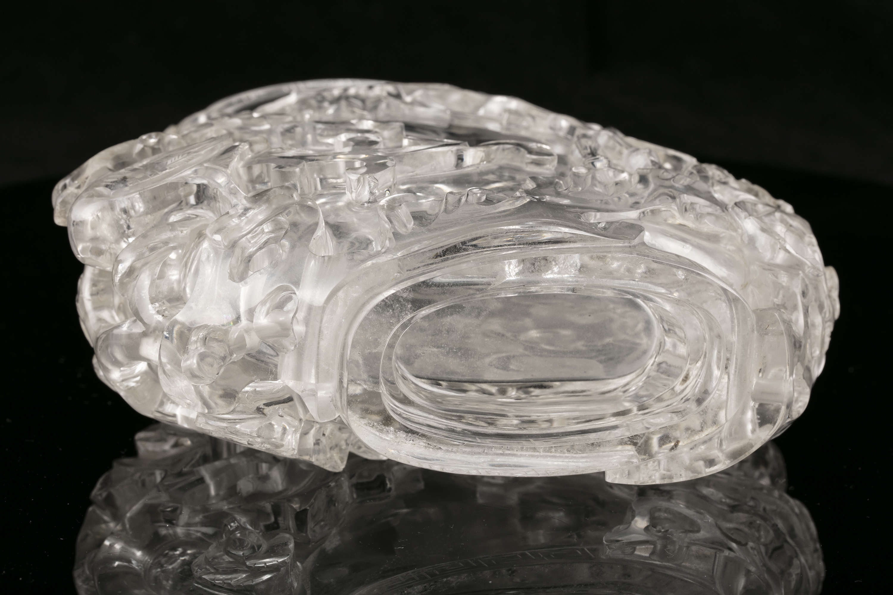 A LARGE ROCK-CRYSTAL LIDDED VASE WITH LOOSE RINGS HANDLES China, Qing Dynasty, 19th century Carved - Image 40 of 42