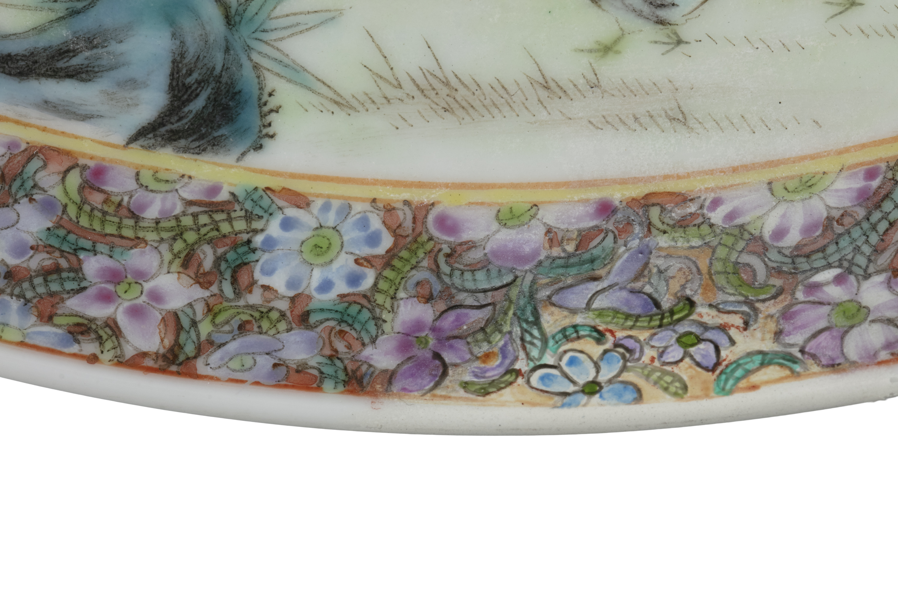 A FAMILLE ROSE PALETTE 'ROOSTERS, PHEASANTS AND PIGEONS' PORCELAIN SHALLOW DISH China, Republic / - Image 32 of 33