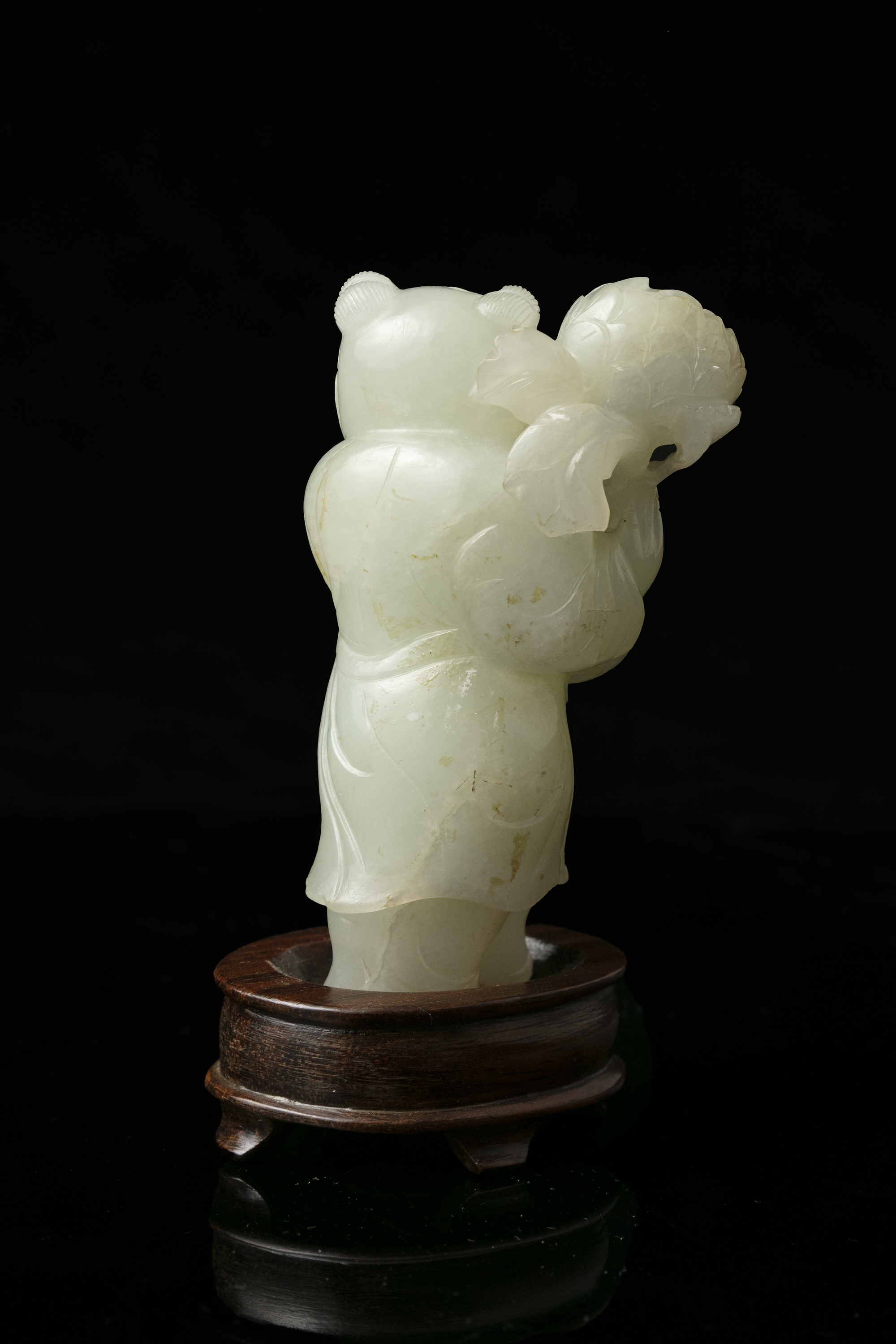 A WHITE JADE FIGURE OF A STANDING BOY WITH A LOTUS FLOWER VASE China, Qing Dynasty, 19th century - Image 7 of 14