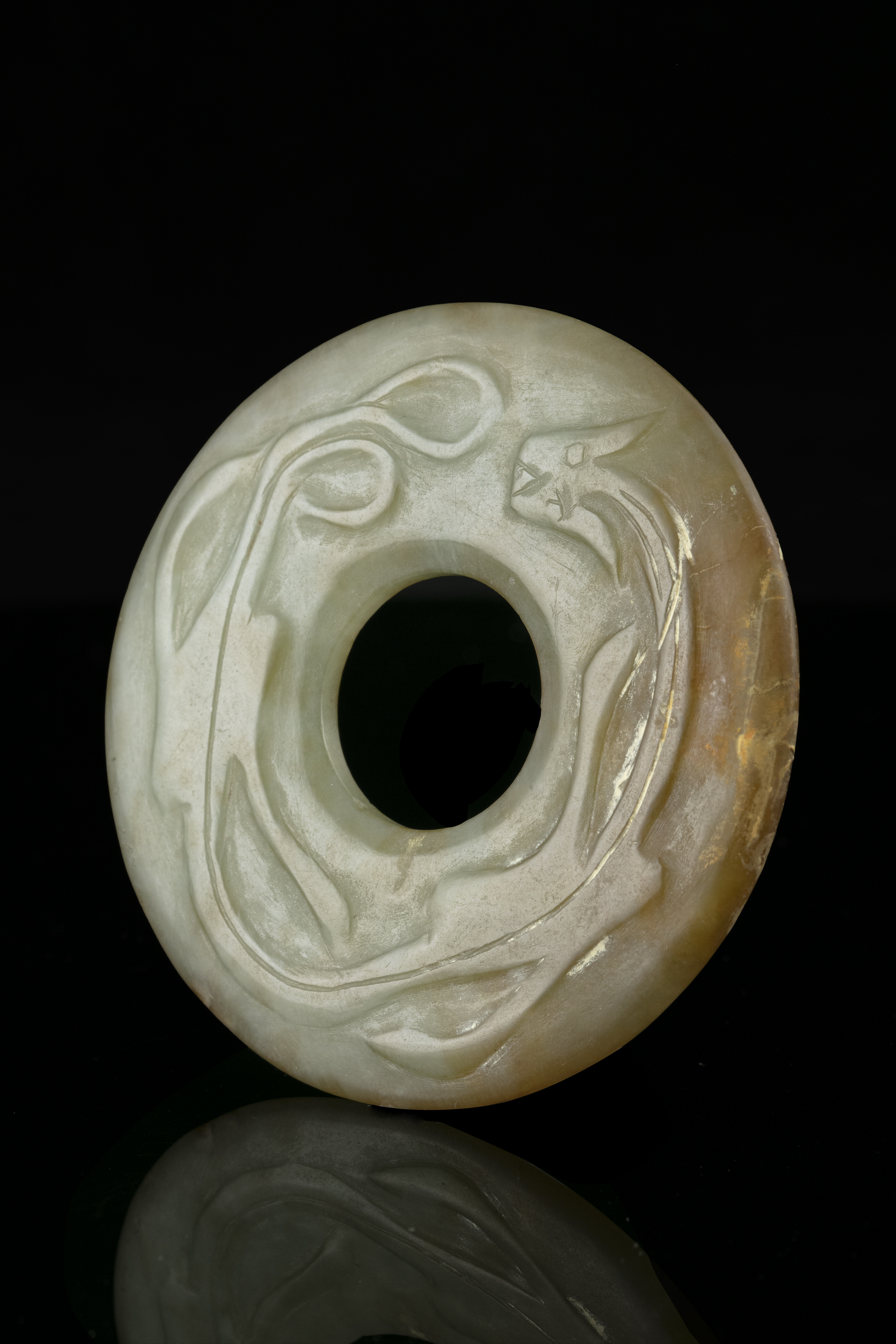 A GROUP OF THREE (3) JADE CARVINGS China The first one is an open-worked 'ruyi' plaque. The second - Image 7 of 17