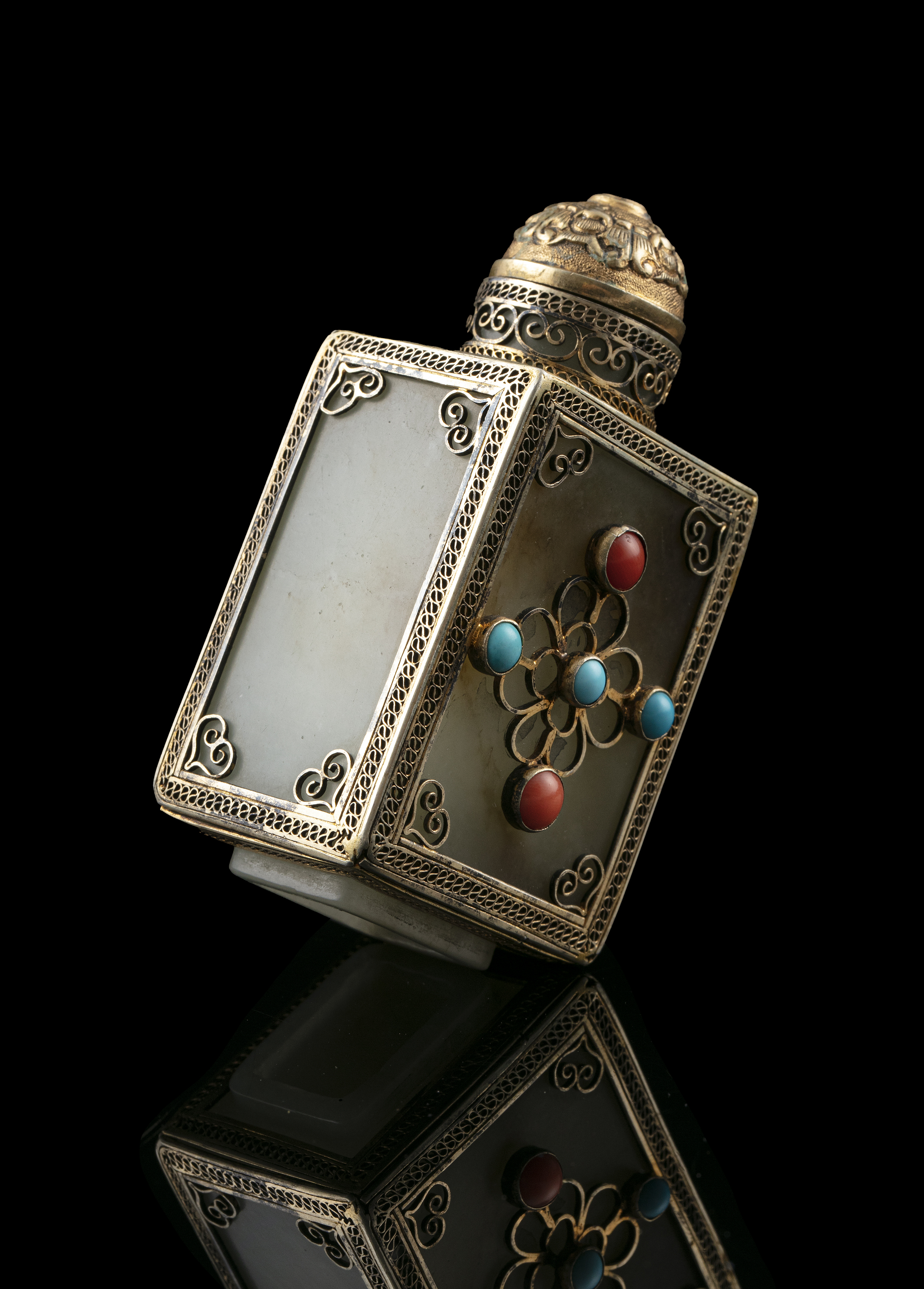 A SQUARE JADE SNUFF BOTTLE WITH MATCHING STOPPER China or Tibet, Circa 1900 Embellished with a - Image 9 of 20