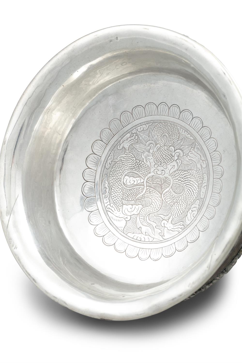 *A SILVER-MOUNTED BURL WOOD OFFERING BOWL AND LID Tibet, 19th century The bowl carved out of a - Image 18 of 23