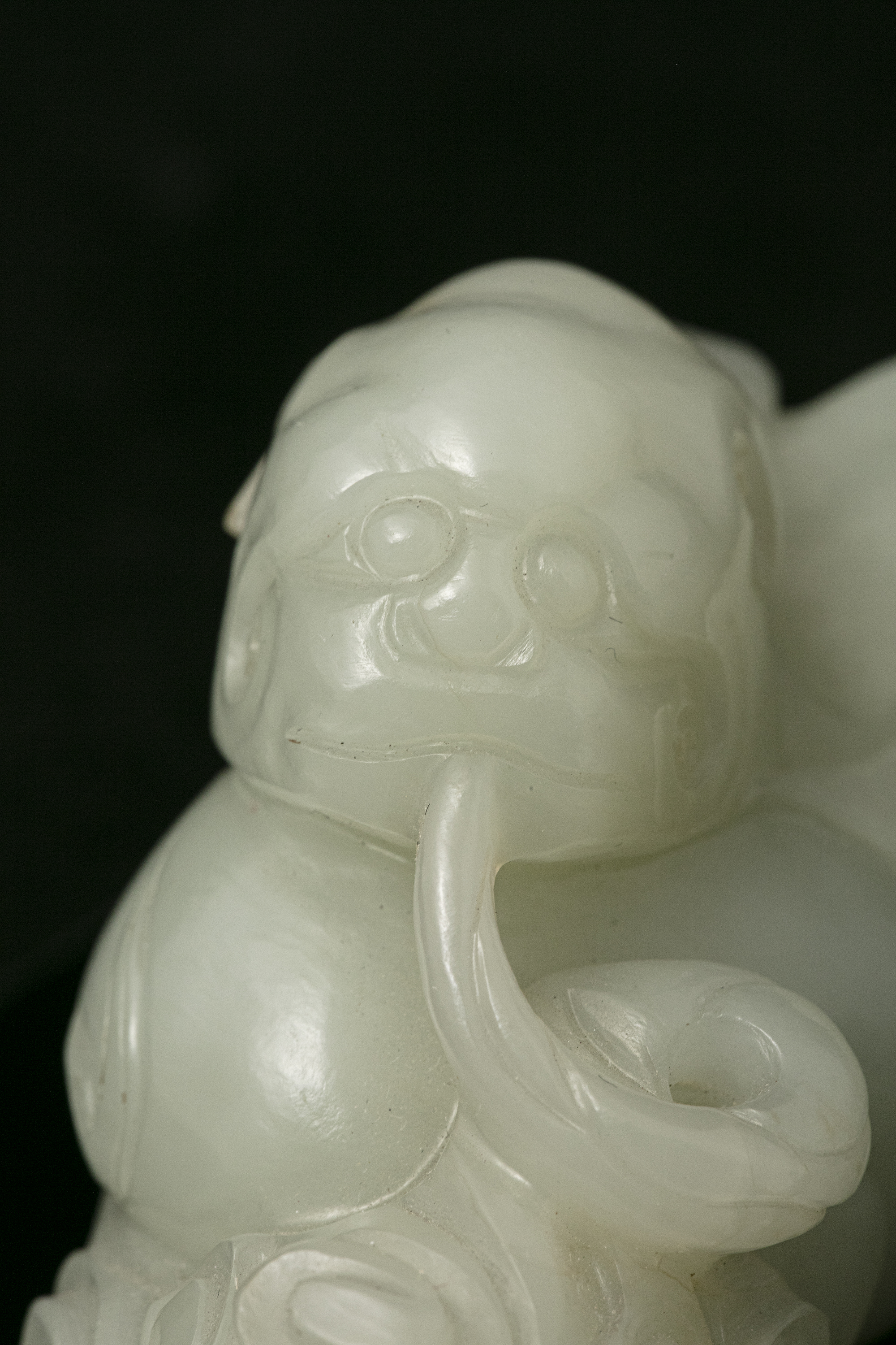 A JADE CARVING OF A PIXIE / BIXIE China, Qing Dynasty, 18th to 19th century Offered at auction - Image 3 of 20