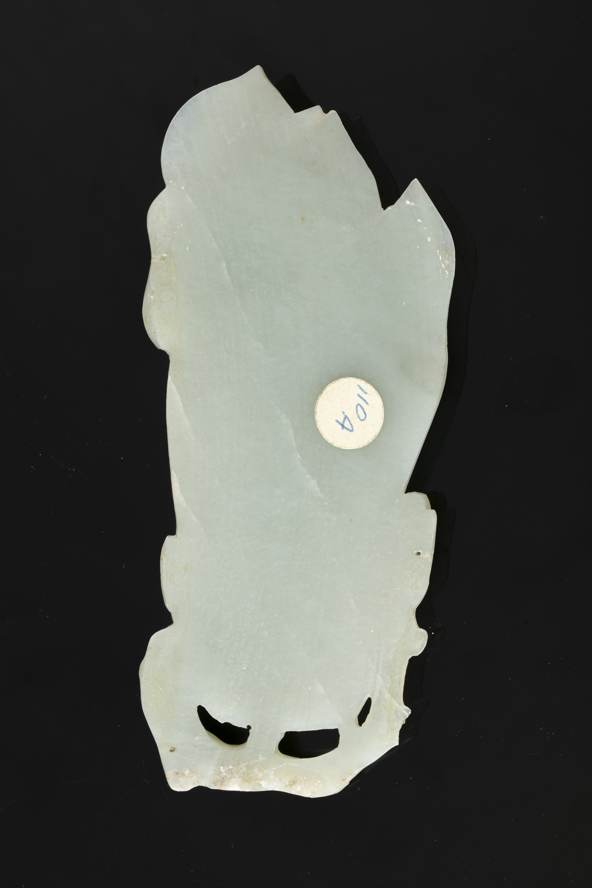 A PALE CELADON 'MAGNOLIA' JADE PLAQUE China, Qing Dynasty H: 16 cm - w: 7cm Weight: 161 grams - Image 10 of 17