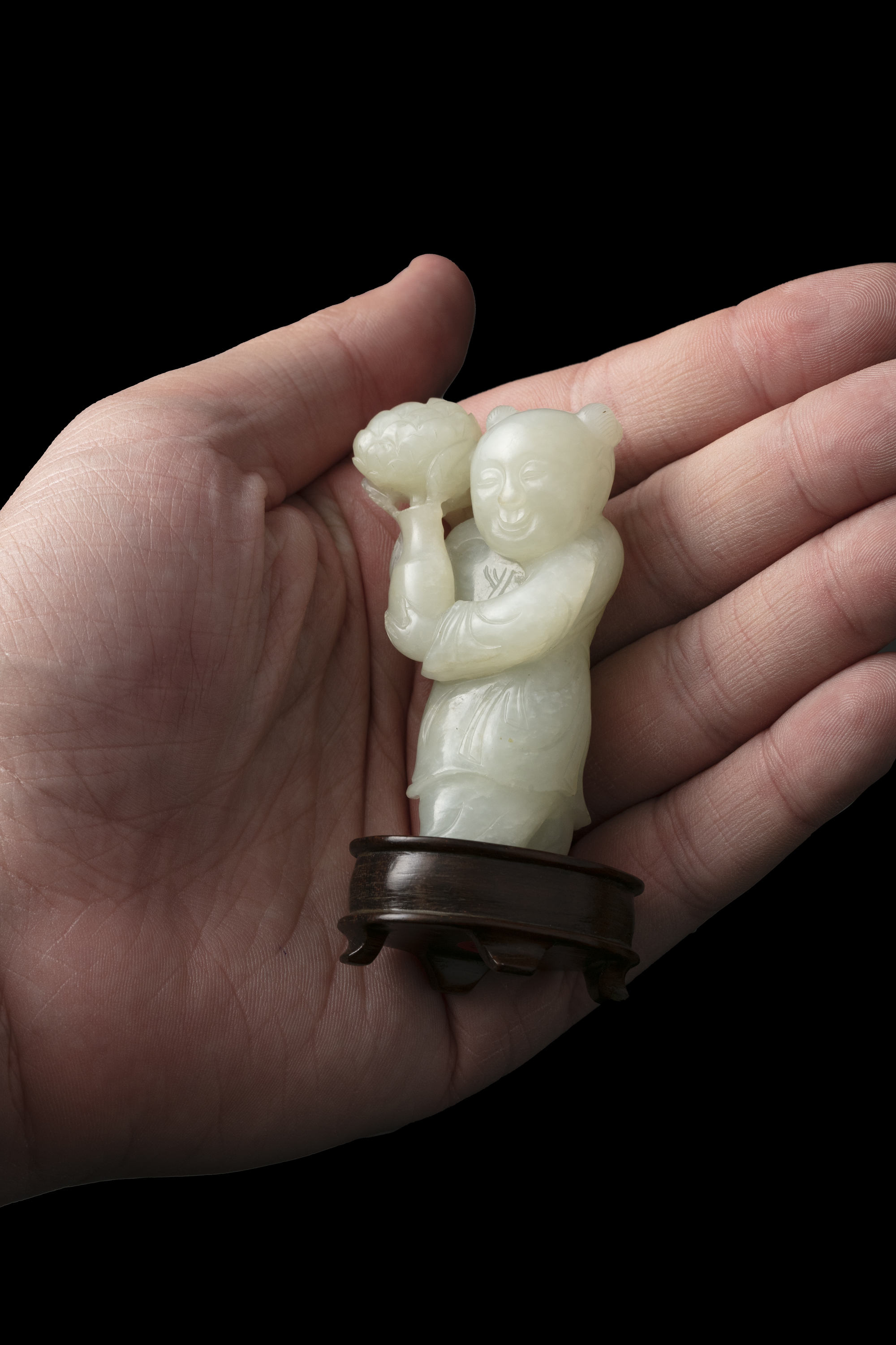 A WHITE JADE FIGURE OF A STANDING BOY WITH A LOTUS FLOWER VASE China, Qing Dynasty, 19th century - Image 10 of 14