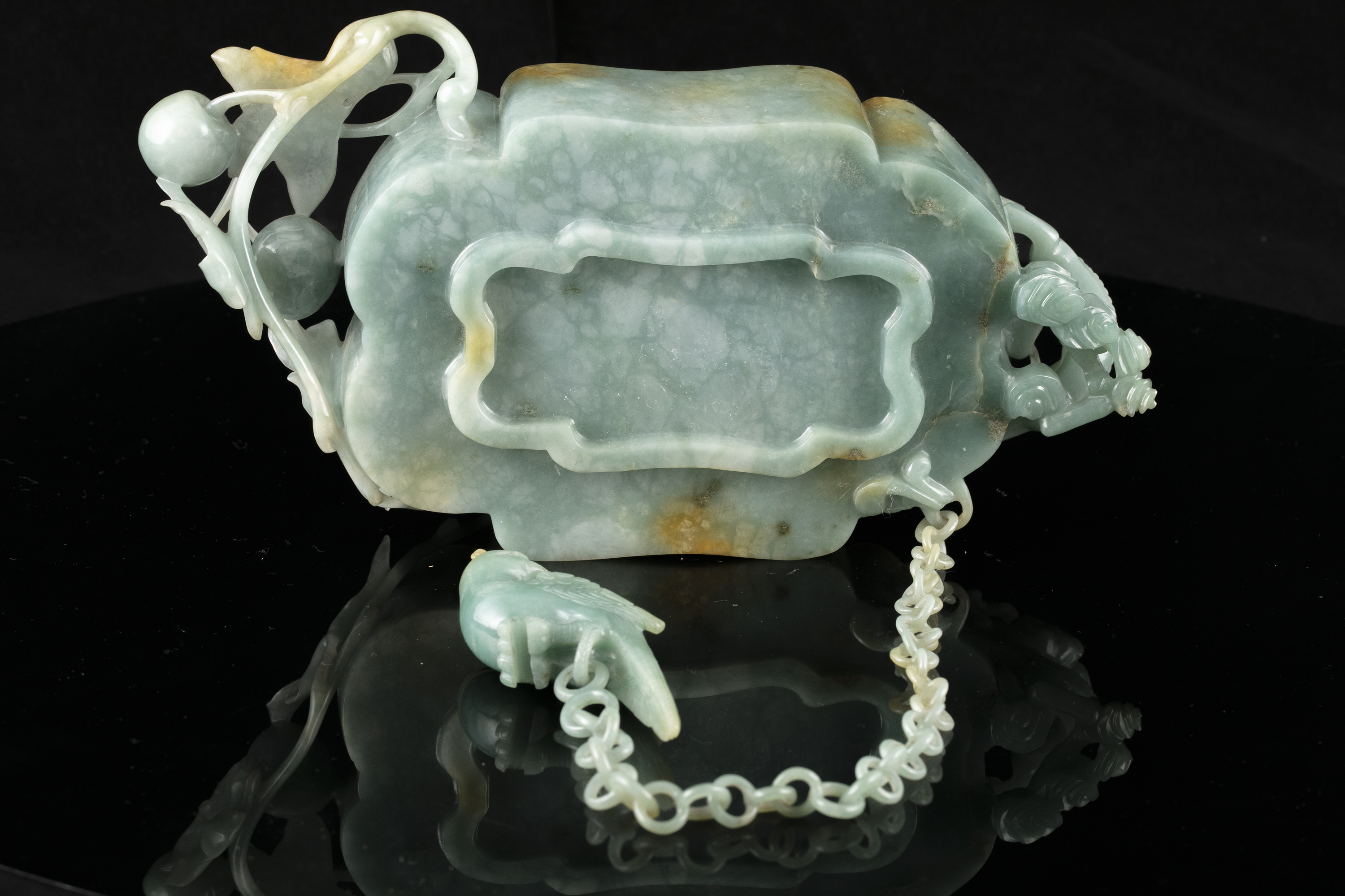 A LINGZHI-SHAPED JADEITE JADE BRUSHWASHER WITH A PARROT China, Qing Dynasty, 19th century - Image 20 of 35