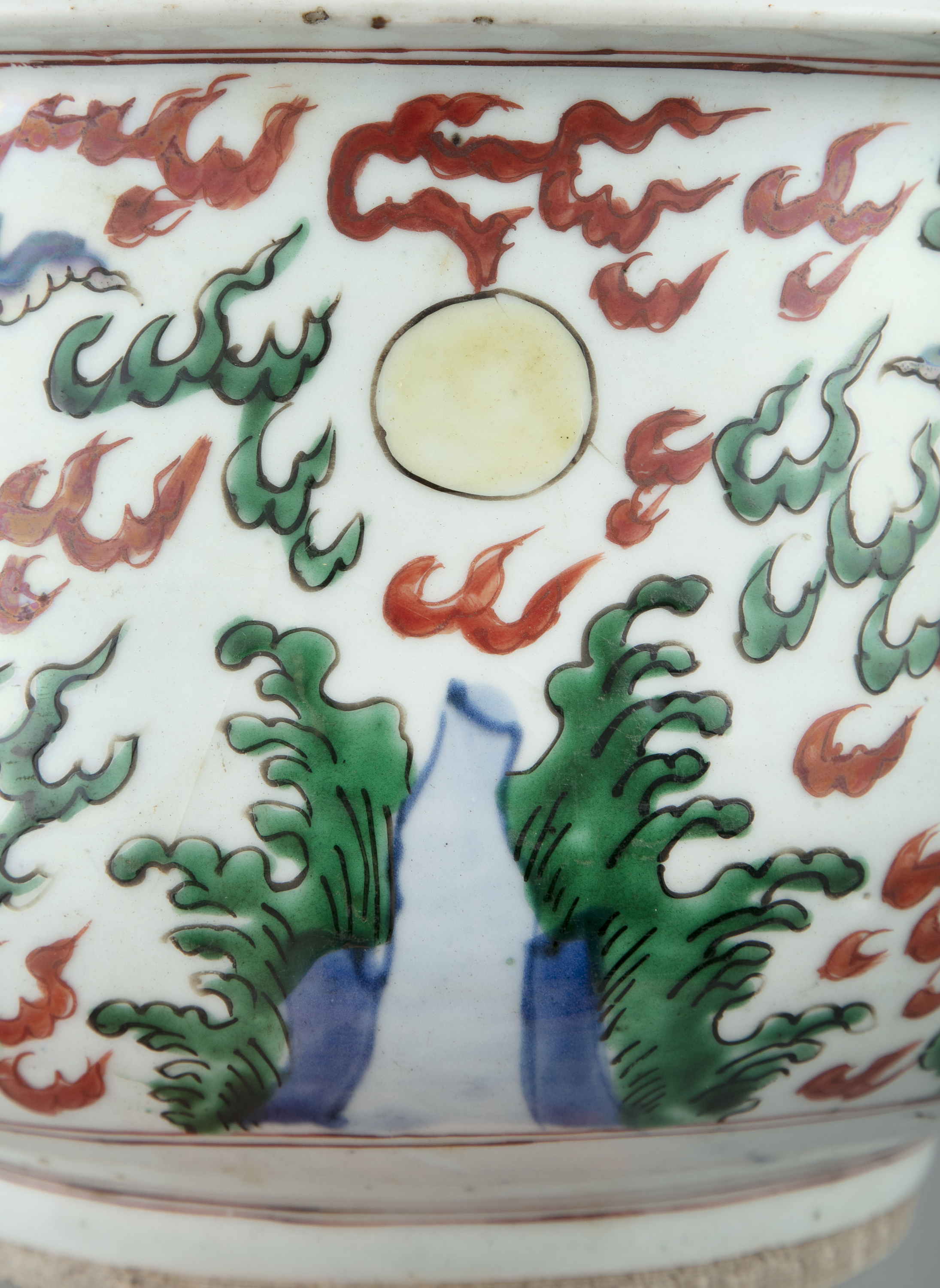 A WUCAI 'DRAGONS' PORCELAIN BOWL China, Qing Dynasty Richly adorned in a five colour palette with t - Image 9 of 13