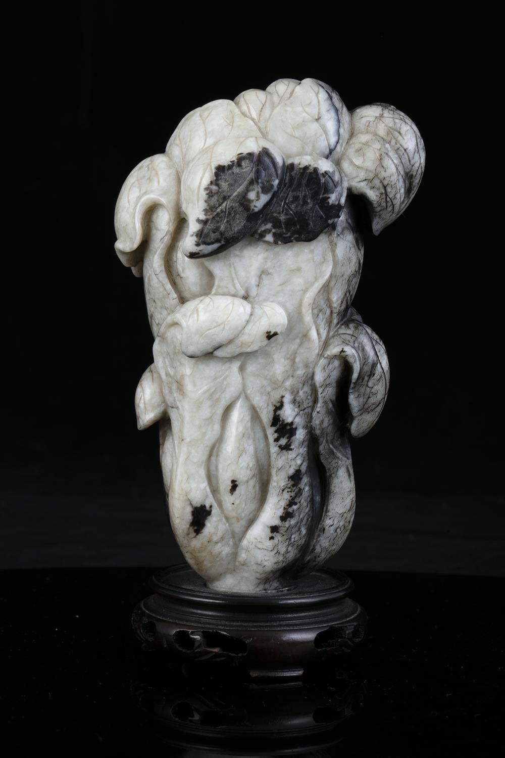 A MOTTLED JADE CARVING OF A CHINESE CABBAGE China, Likely Ming Dynasty Naturalistically carved in - Image 17 of 20