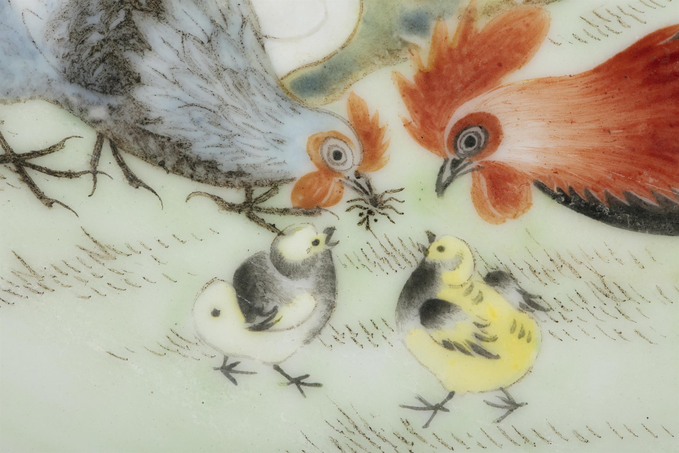 A FAMILLE ROSE PALETTE 'ROOSTERS, PHEASANTS AND PIGEONS' PORCELAIN SHALLOW DISH China, Republic / - Image 17 of 33