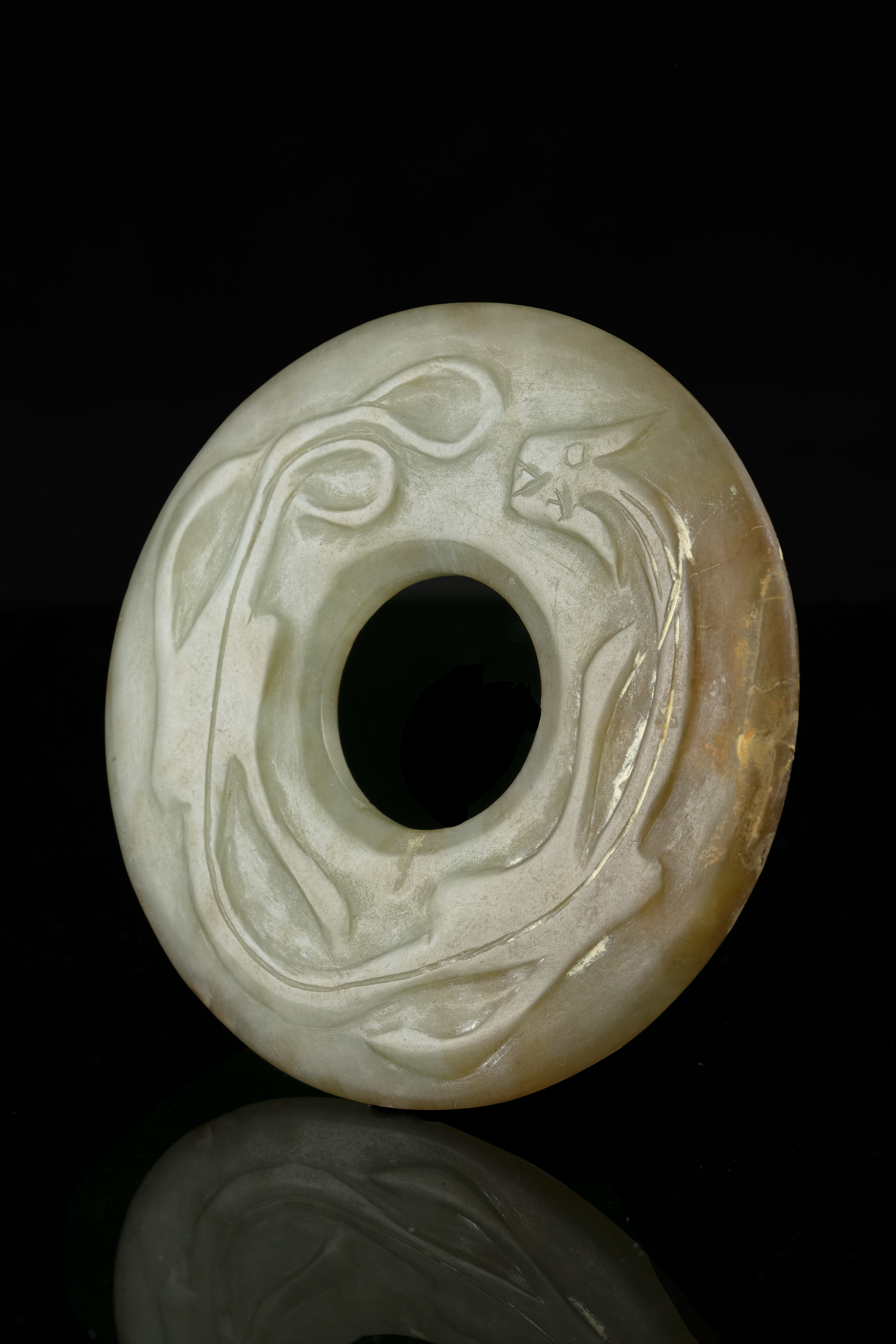 A GROUP OF THREE (3) JADE CARVINGS China The first one is an open-worked 'ruyi' plaque. The second - Image 8 of 17