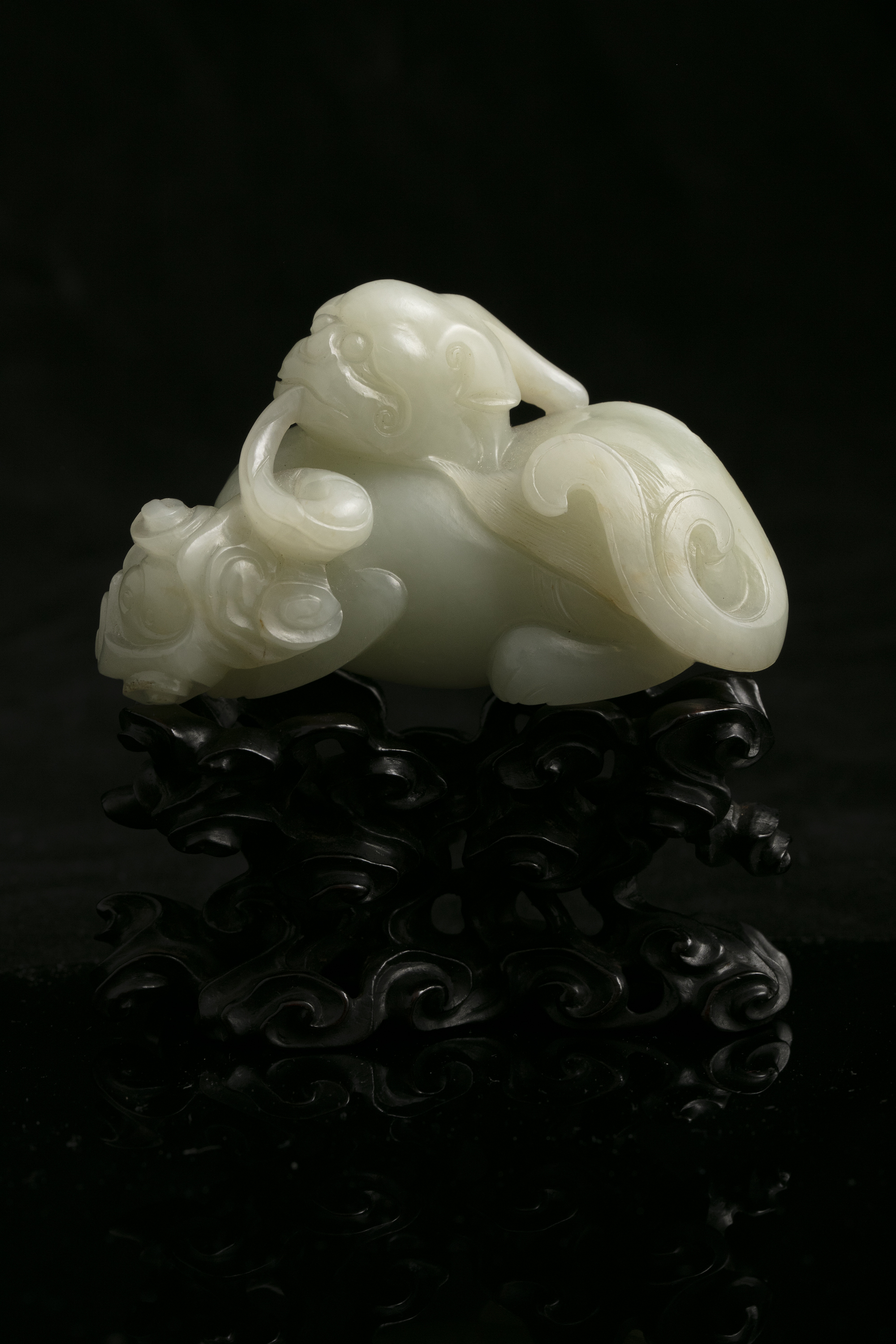 A JADE CARVING OF A PIXIE / BIXIE China, Qing Dynasty, 18th to 19th century Offered at auction - Image 9 of 20