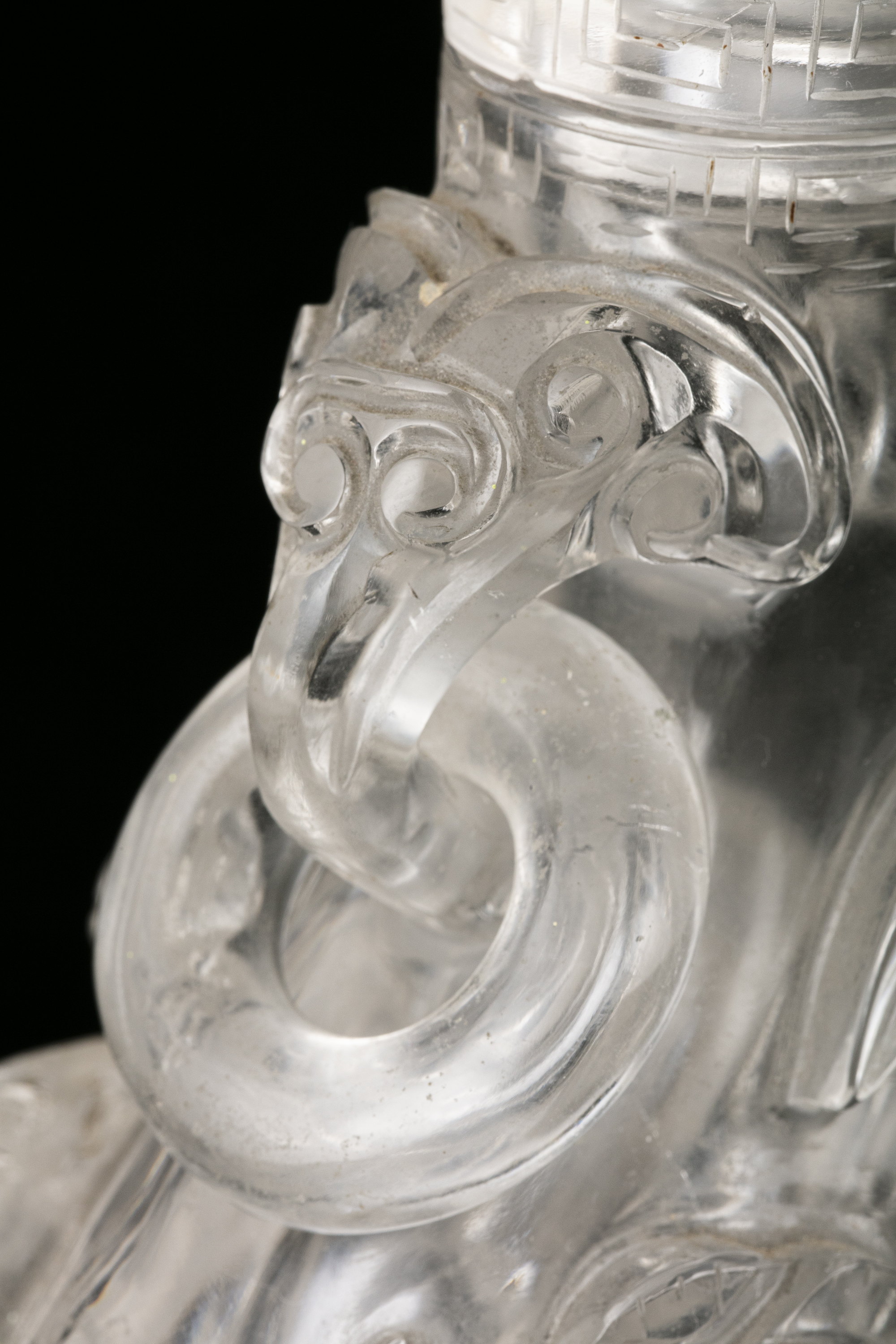 A LARGE ROCK-CRYSTAL LIDDED VASE WITH LOOSE RINGS HANDLES China, Qing Dynasty, 19th century Carved - Image 17 of 42