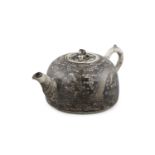 A STONEWARE 'DRAGON' TEAPOT AND LID China H : 7,5 cm - l : 18 cm - P : 9,5 cm Provenance: >