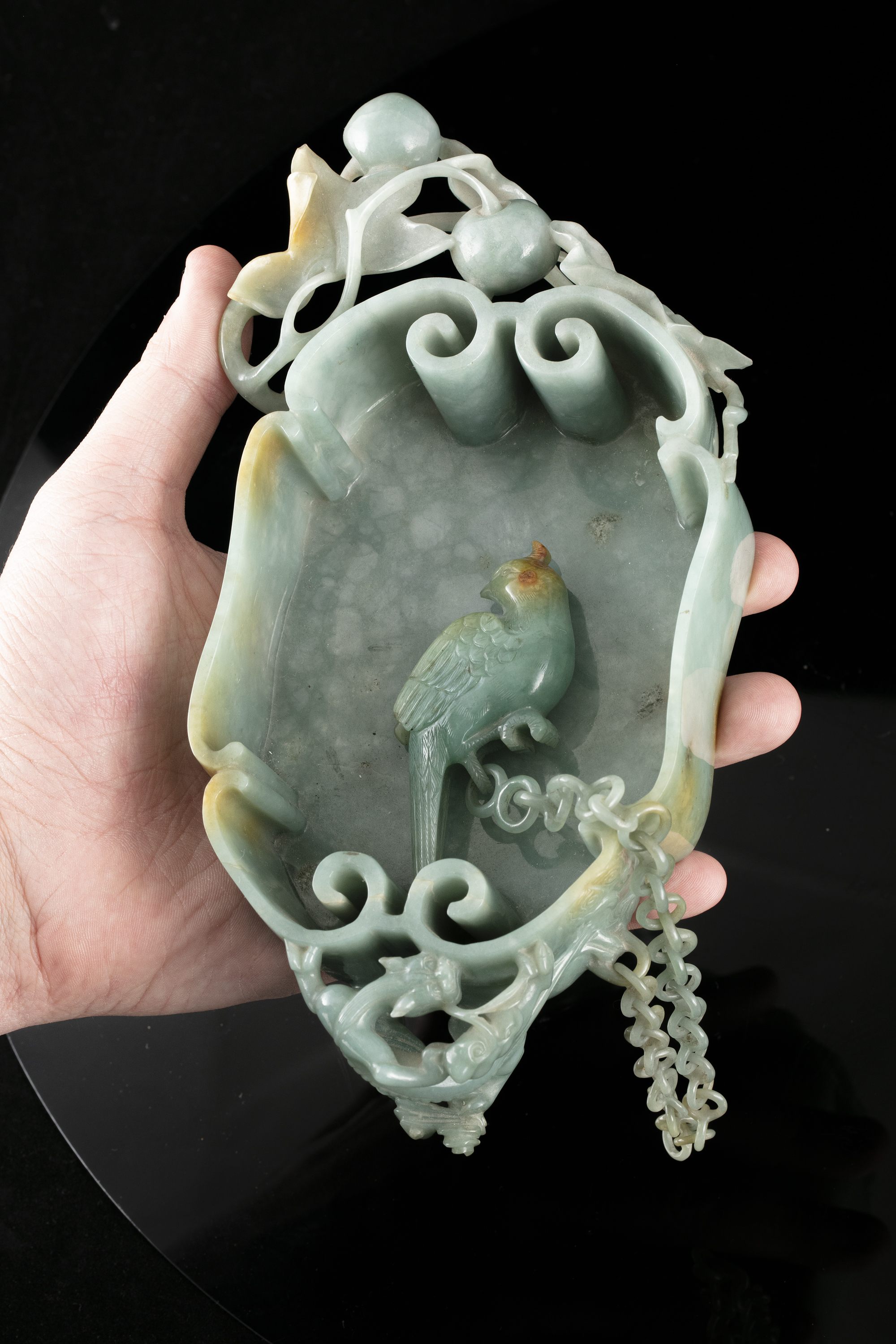 A LINGZHI-SHAPED JADEITE JADE BRUSHWASHER WITH A PARROT China, Qing Dynasty, 19th century - Image 24 of 35