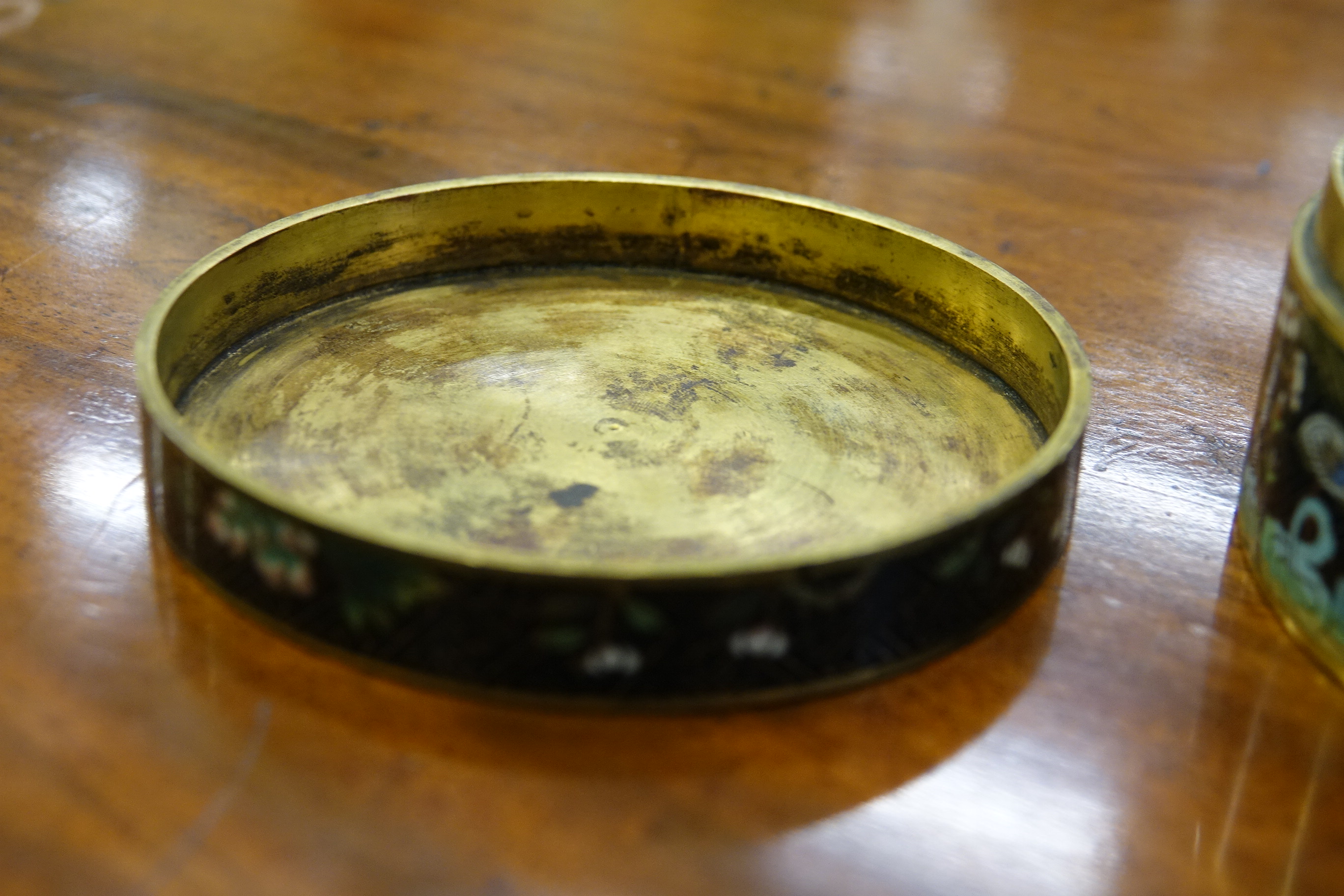 A 'FLOWER AND ROCKS' ROUND CLOISONNE BOX AND COVER China, Late Qing to Republican / Minguo period - Image 26 of 36