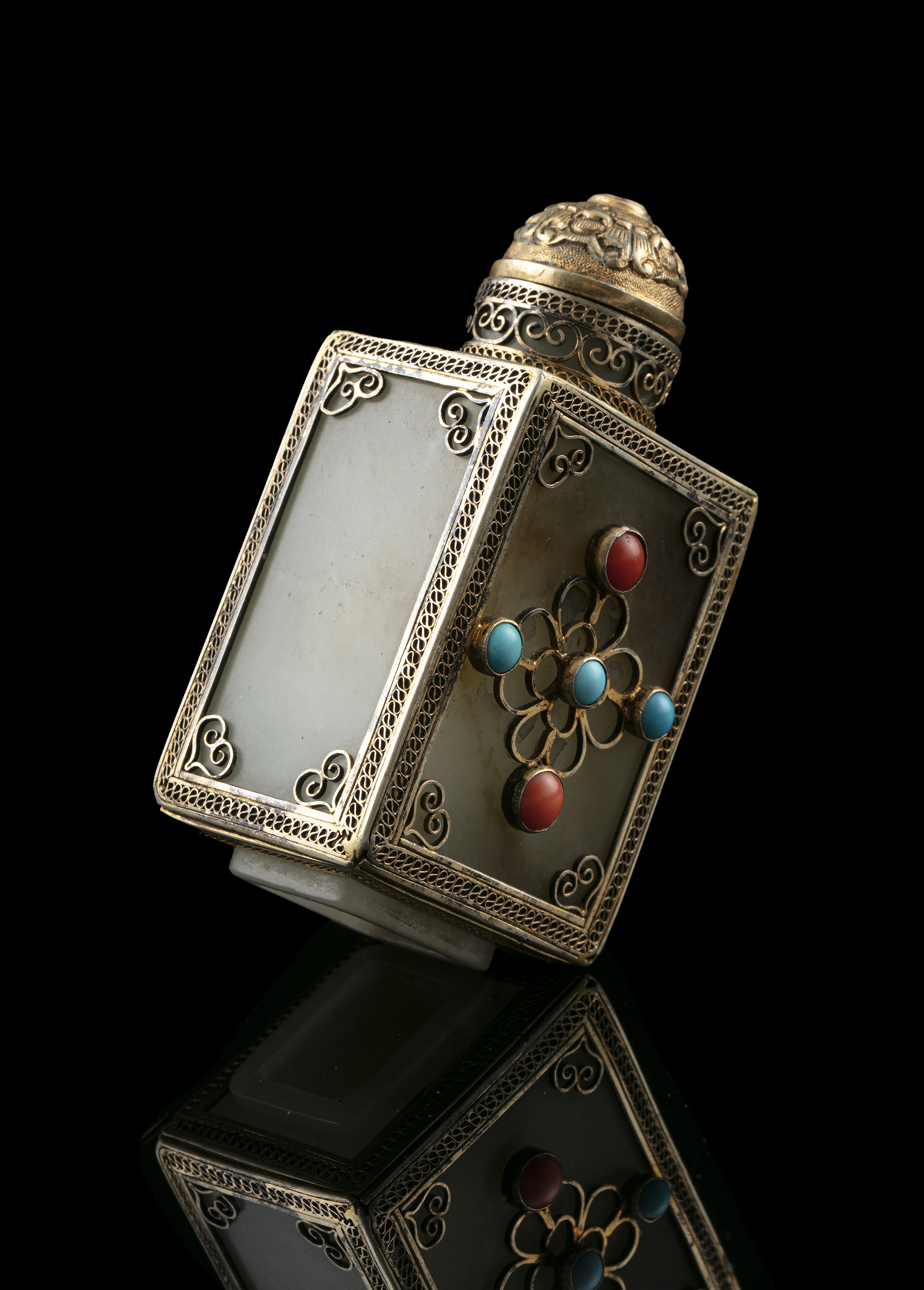 A SQUARE JADE SNUFF BOTTLE WITH MATCHING STOPPER China or Tibet, Circa 1900 Embellished with a - Image 10 of 20