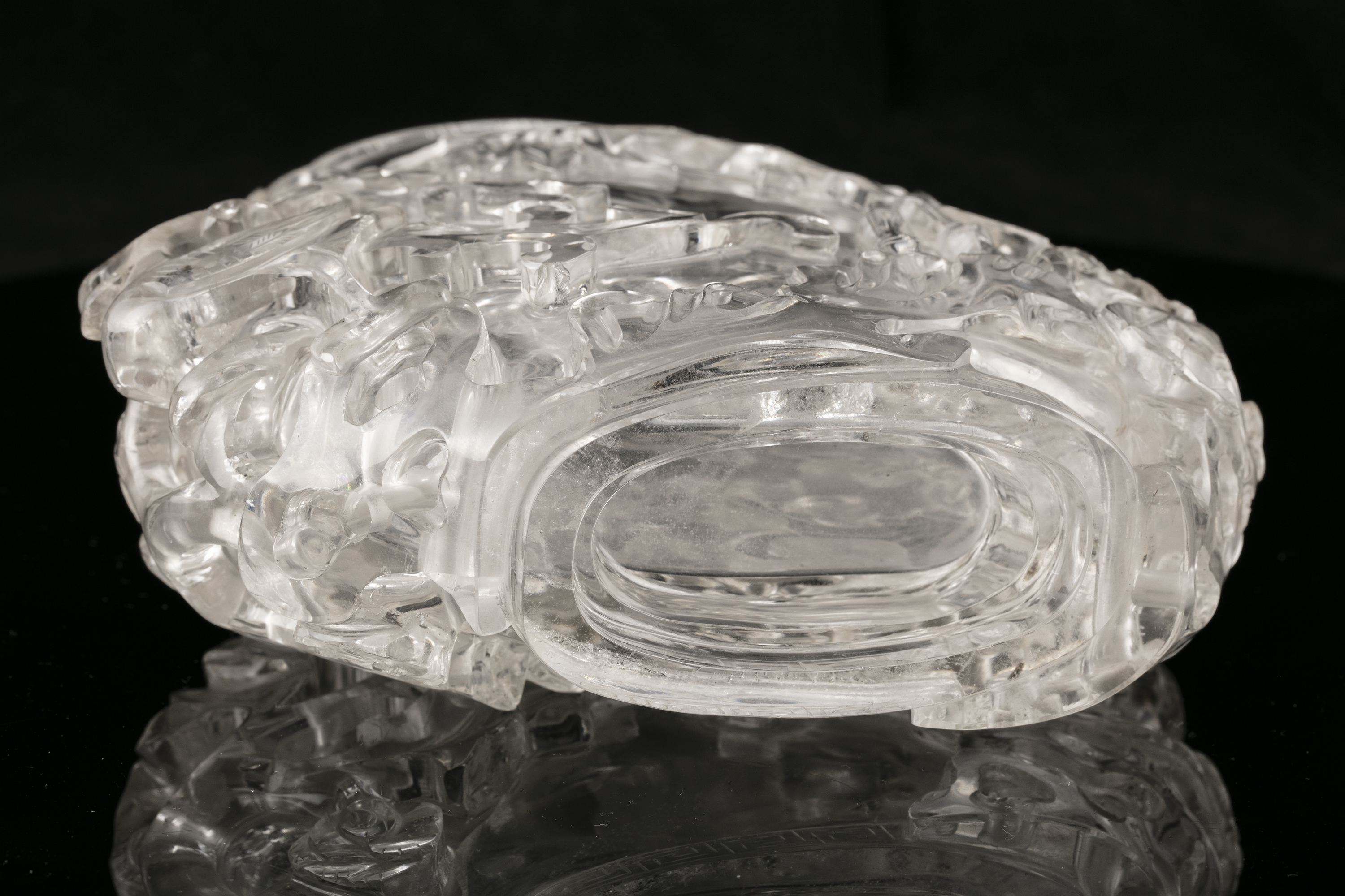 A LARGE ROCK-CRYSTAL LIDDED VASE WITH LOOSE RINGS HANDLES China, Qing Dynasty, 19th century Carved - Image 39 of 42