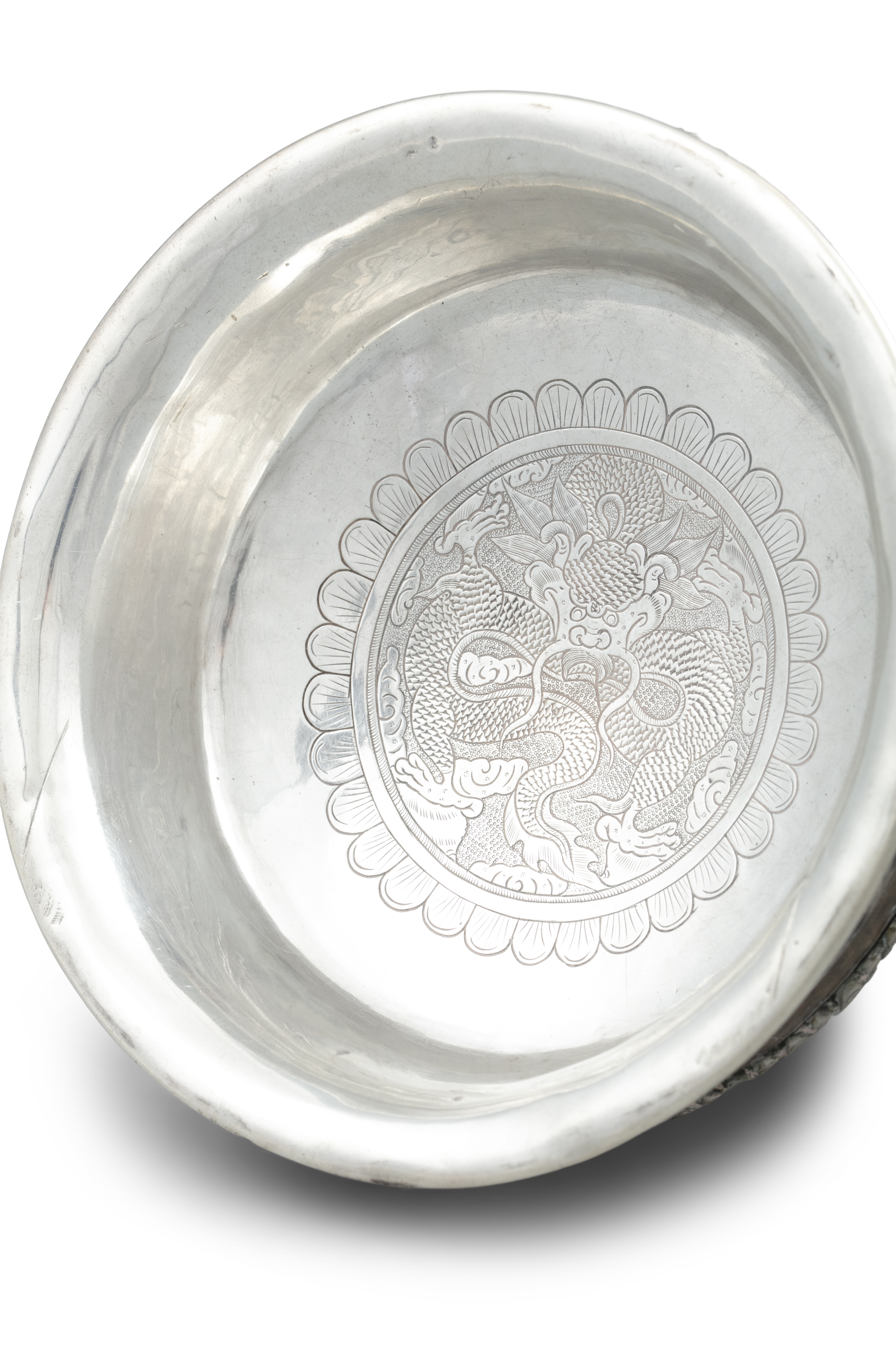 *A SILVER-MOUNTED BURL WOOD OFFERING BOWL AND LID Tibet, 19th century The bowl carved out of a - Image 9 of 23