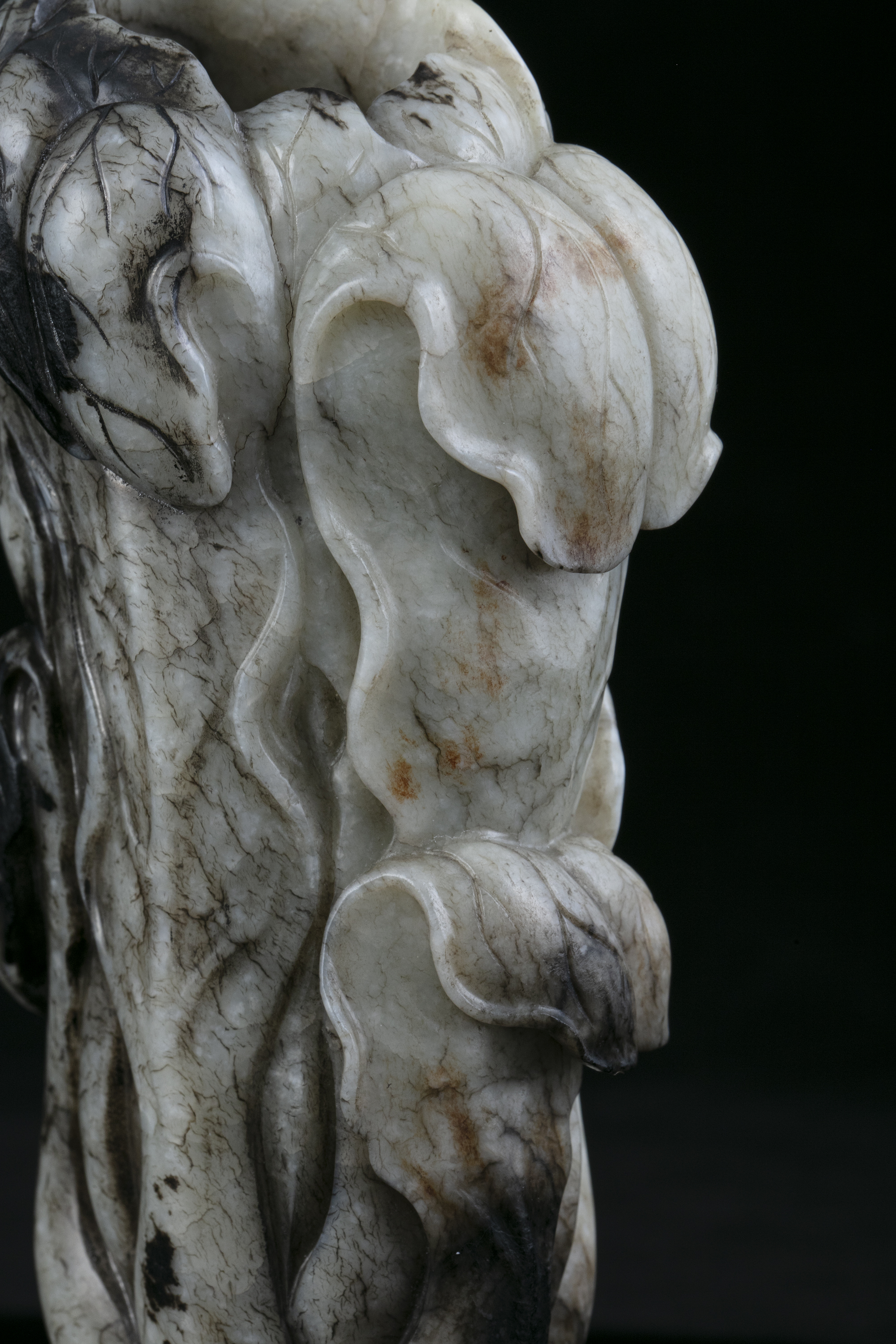 A MOTTLED JADE CARVING OF A CHINESE CABBAGE China, Likely Ming Dynasty Naturalistically carved in - Image 4 of 20