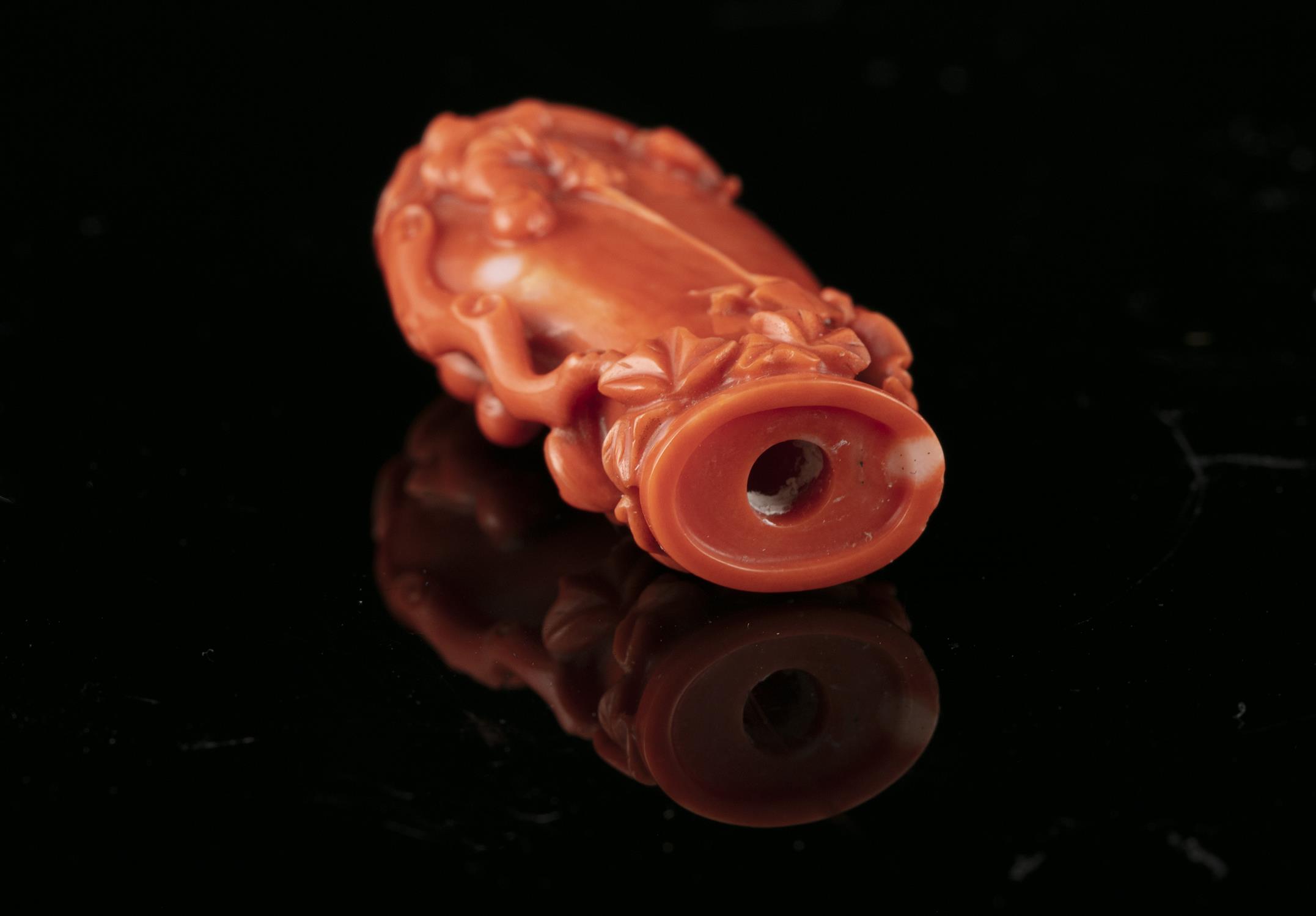 *A CARVED RED CORAL 'PHOENIX AND BOY' SNUFF BOTTLE WITH MATCHING STOPPER China, Early 20th century - Image 21 of 23