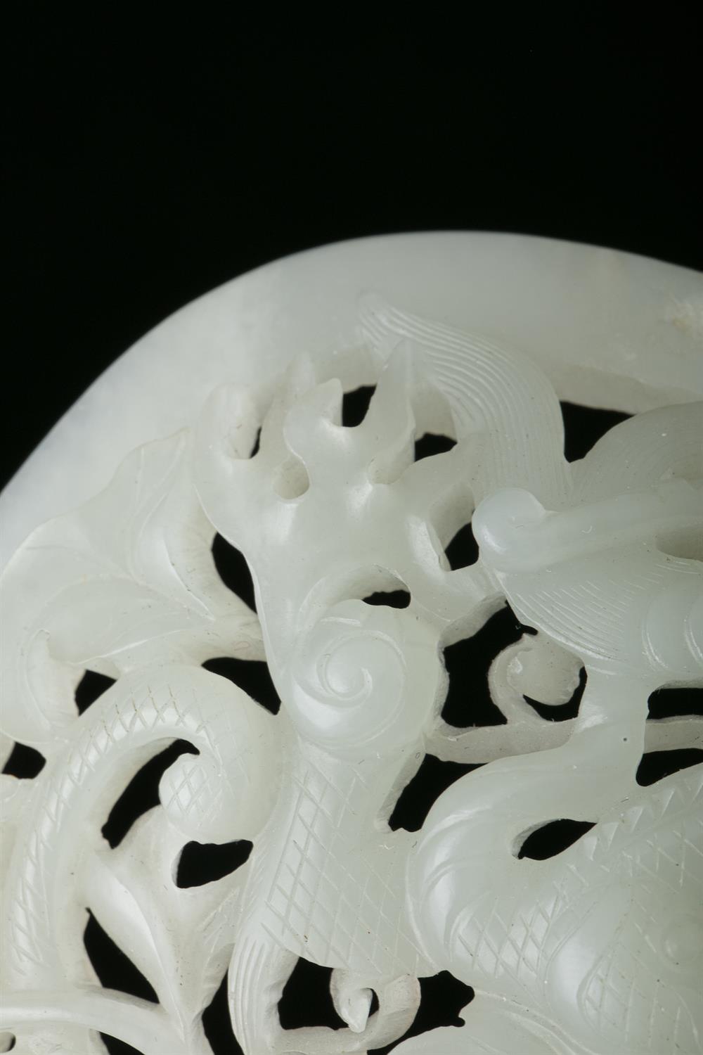 AN OPEN-WORKED WHITE JADE 'DRAGON' PLAQUE China, Antique, Possibly Ming Dynasty H: 7,8 cm - w: 9,2 - Image 17 of 20