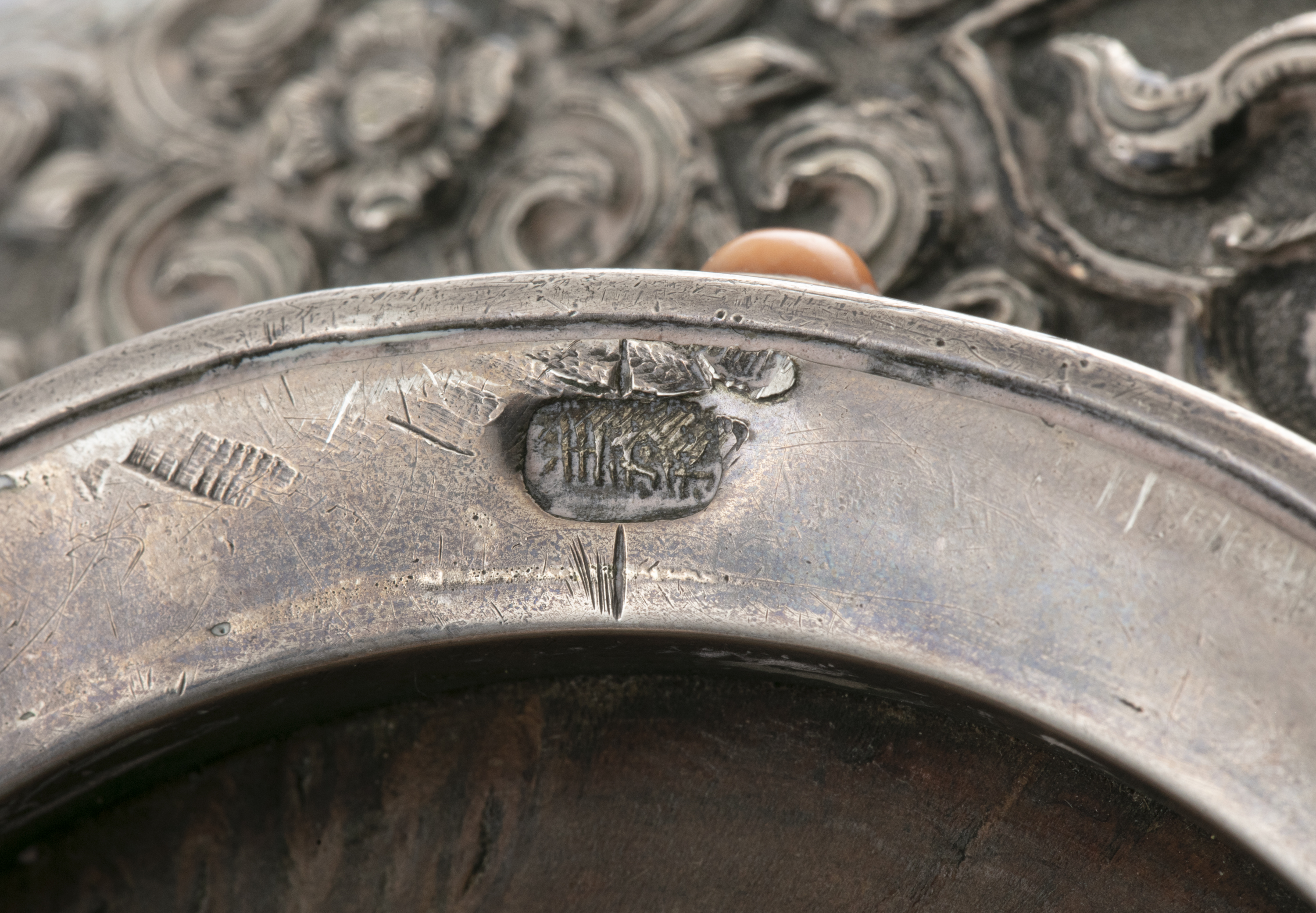 *A SILVER-MOUNTED BURL WOOD OFFERING BOWL AND LID Tibet, 19th century The bowl carved out of a - Image 16 of 23