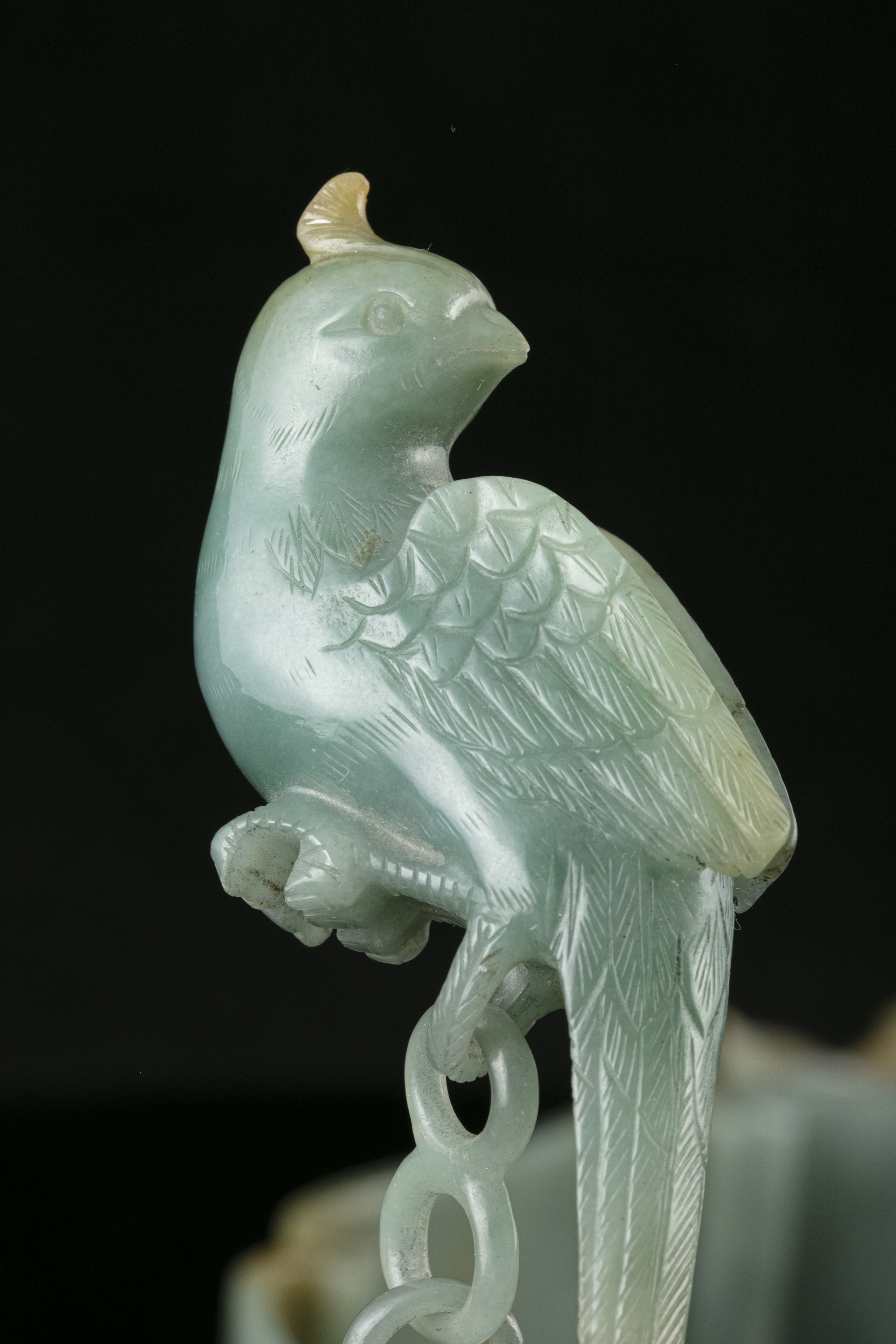A LINGZHI-SHAPED JADEITE JADE BRUSHWASHER WITH A PARROT China, Qing Dynasty, 19th century - Image 14 of 35