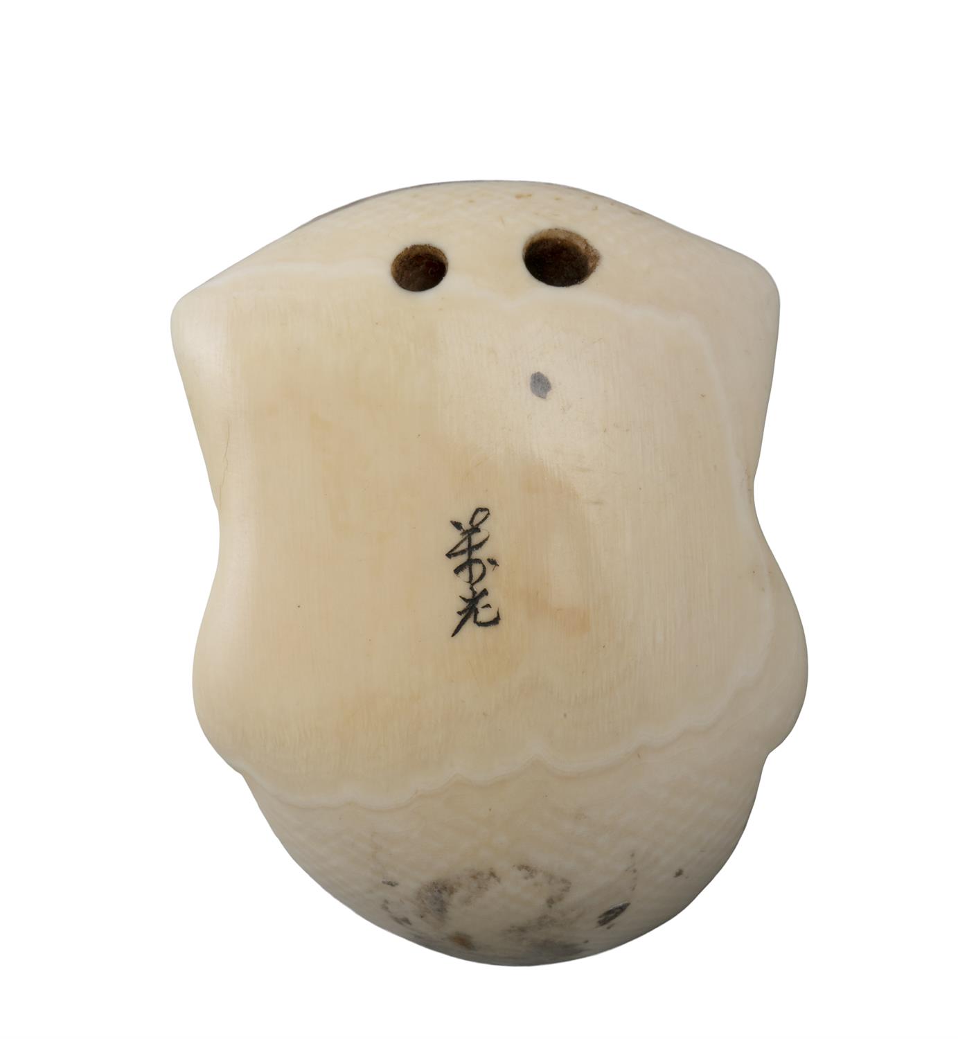 *A SIGNED IVORY 'FACE' KATABORI NETSUKE Japan, Meiji to Taisho period With a signature, - Image 4 of 4