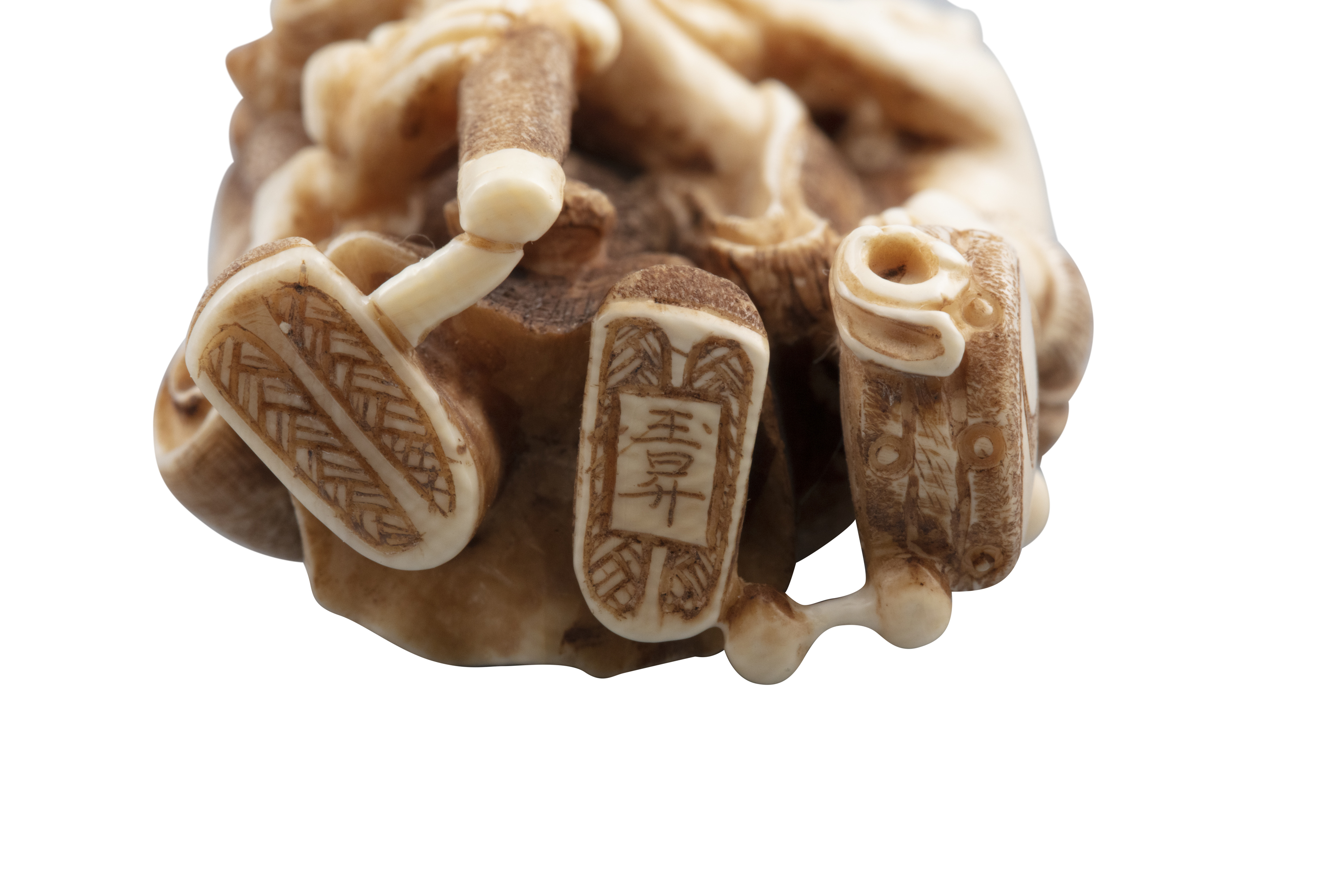 *GYOKUSHO / GYOKUSHOU 玉昇 - AN IVORY 'SHOKI AND ONI' KATABORI NETSUKE Japan, 19th century Pierced - Image 4 of 8