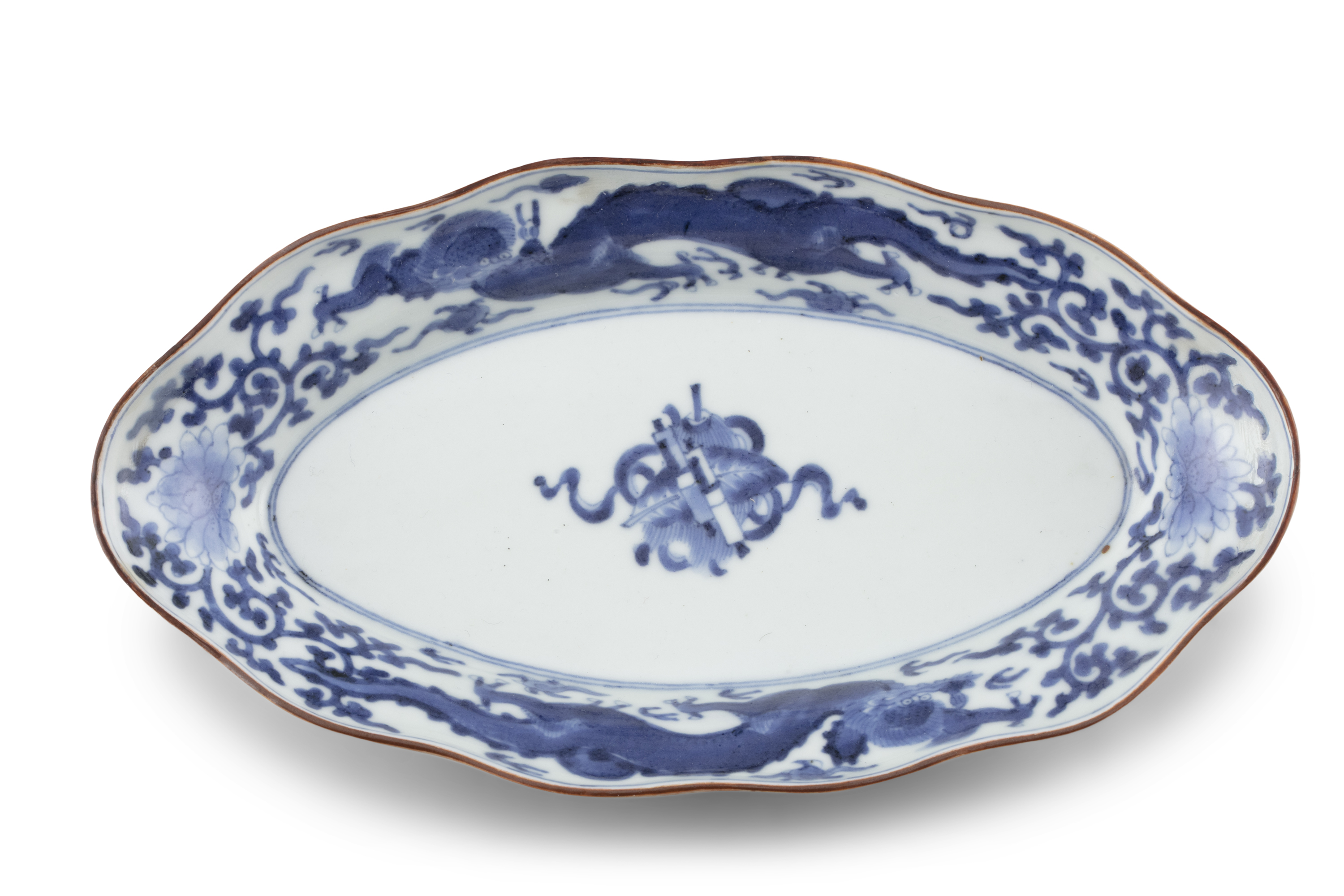 A KO-IMARI COBALT-BLUE DECORATED PORCELAIN LOBBED DISH Japan, Edo The below with a Fu Ku / Fuku mark - Image 2 of 8