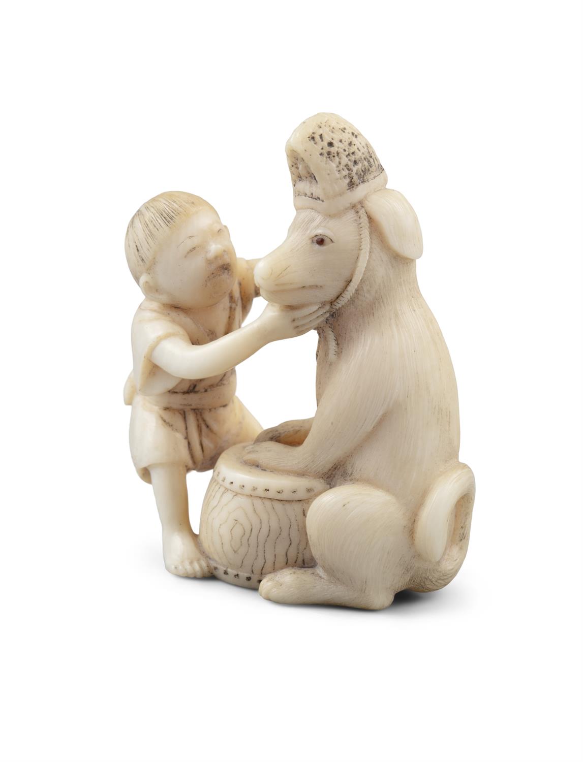 *HOGYOKU法玉: A CHARMING IVORY 'KARAKO AND PUPPY WEARING A HAT' KATABORI NETSUKE Japan, Meiji period - Image 6 of 10