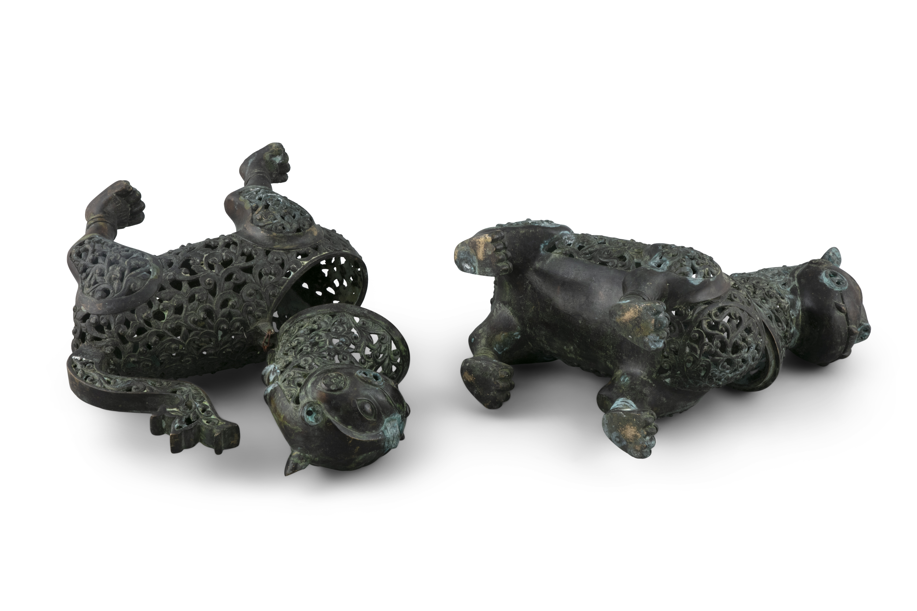 A PAIR OF BRONZE TIGER AQUAMANILES Islamic world. H: 28,5 cm - L: 28,5 cm - l: 12 cm Weight ( - Image 2 of 4