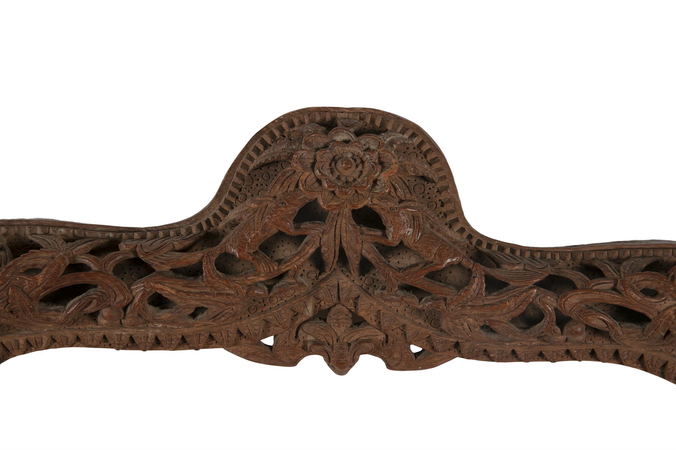 AN INTRICATELY CARVED 'BEASTS AND BIRDS' WOODEN FRAME Vietnam, Nguyen Dynasty, Circa 1900 H: 62 cm - - Image 5 of 6