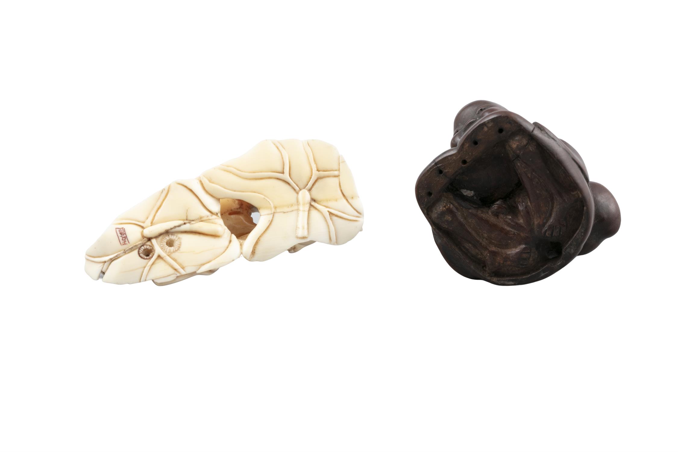 *SHUNGA - TOMOKOTO 友言: AN IVORY 'TWO MEN' KATABORI NETSUKE Japan, Meiji to Taisho period The two men - Image 5 of 6