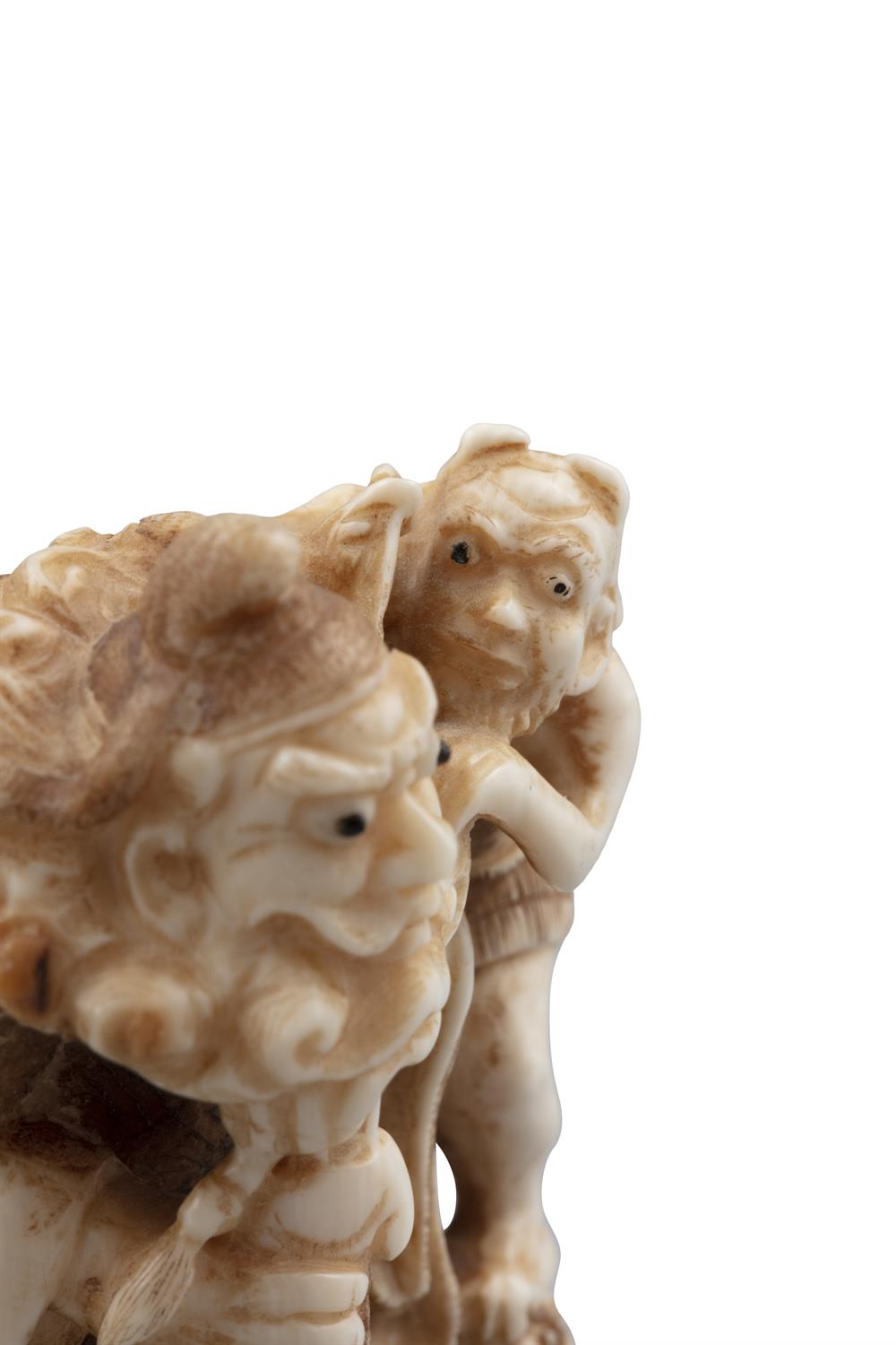 *GYOKUSHO / GYOKUSHOU 玉昇 - AN IVORY 'SHOKI AND ONI' KATABORI NETSUKE Japan, 19th century Pierced - Image 6 of 8