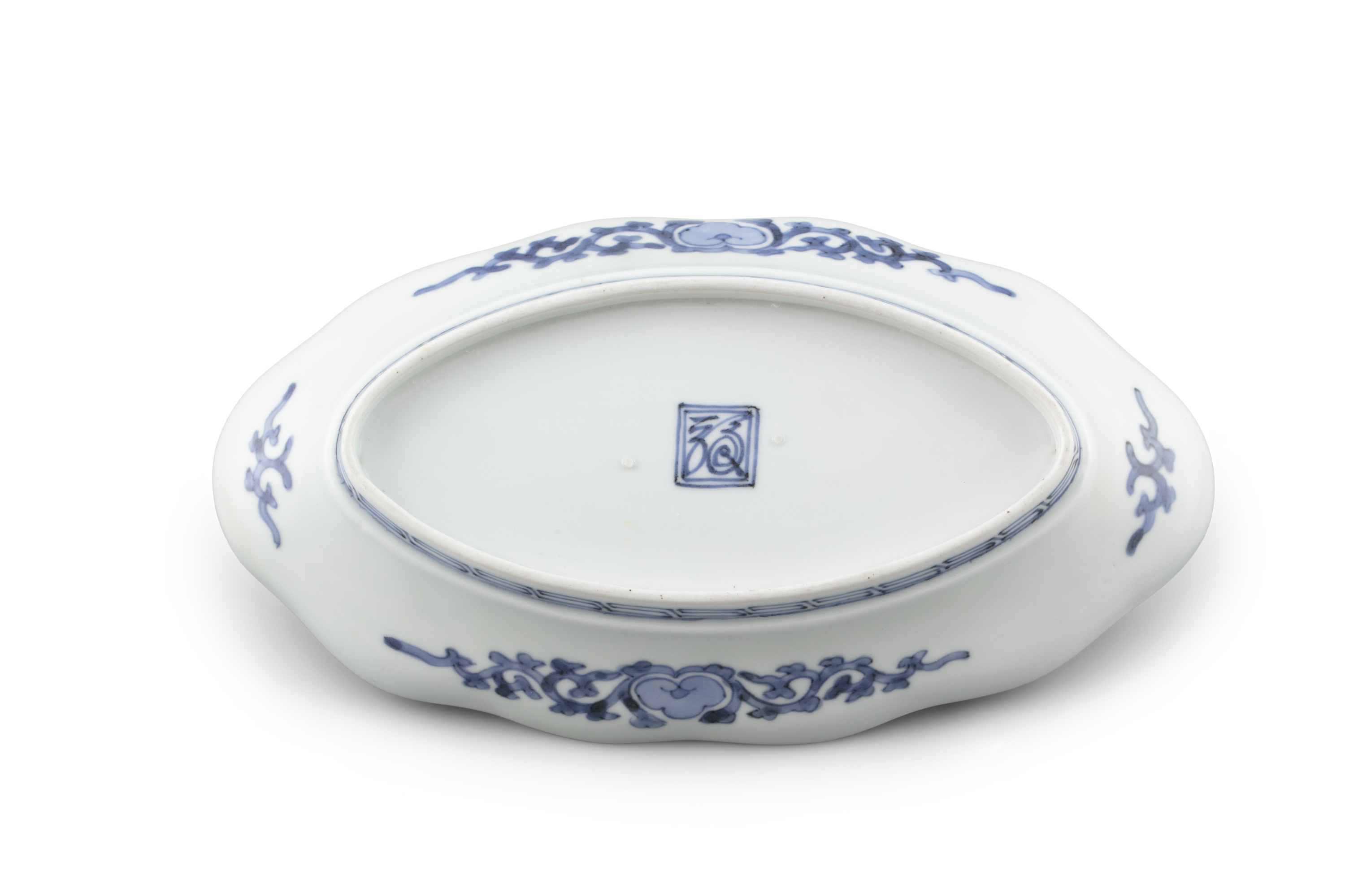 A KO-IMARI COBALT-BLUE DECORATED PORCELAIN LOBBED DISH Japan, Edo The below with a Fu Ku / Fuku mark - Image 3 of 8