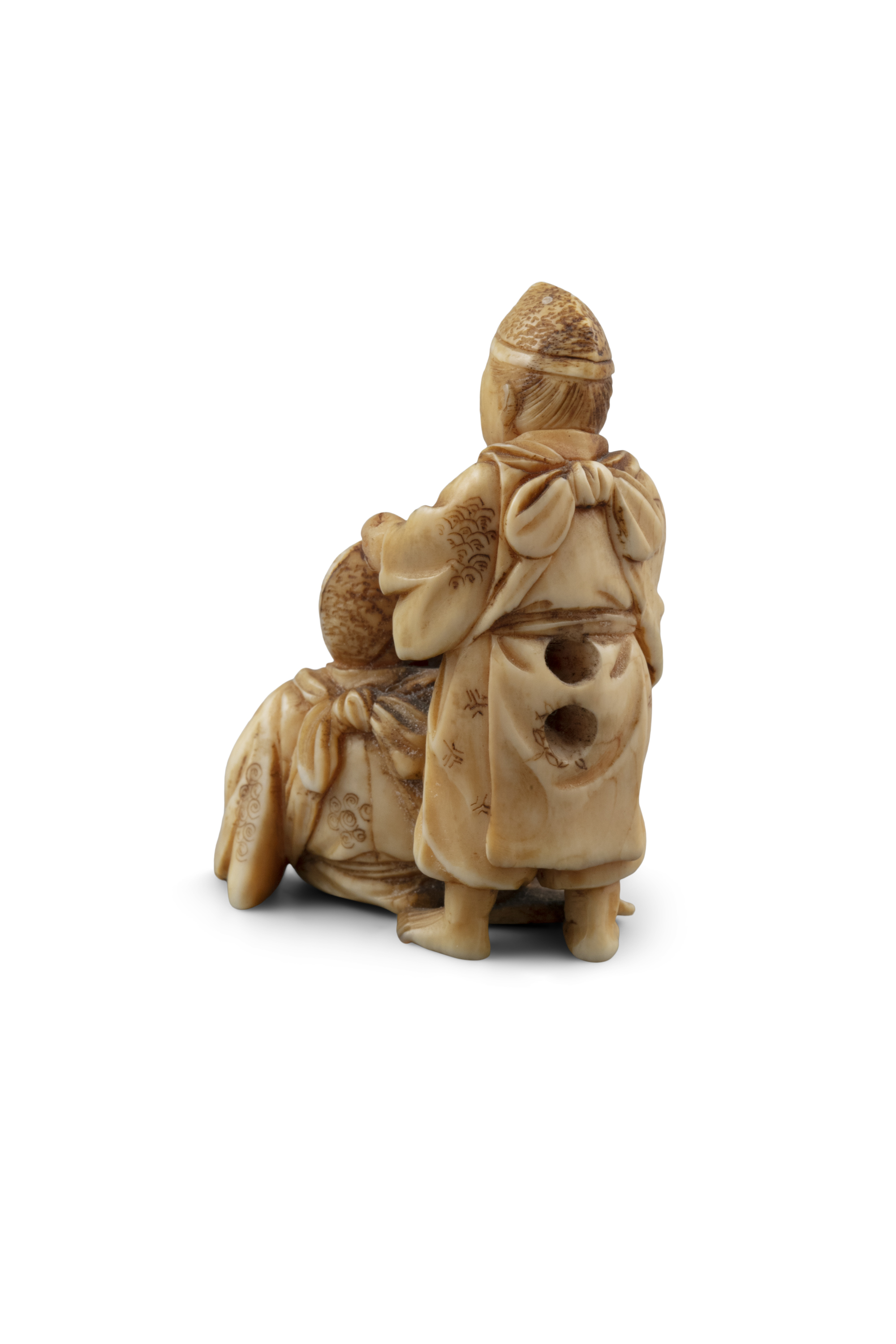 *ICHIGYOKU一玉: AN IVORY 'TWO MEN DRINKING WINE' KATABORI NETSUKE Japan, Meiji period Pierced with two - Image 2 of 8