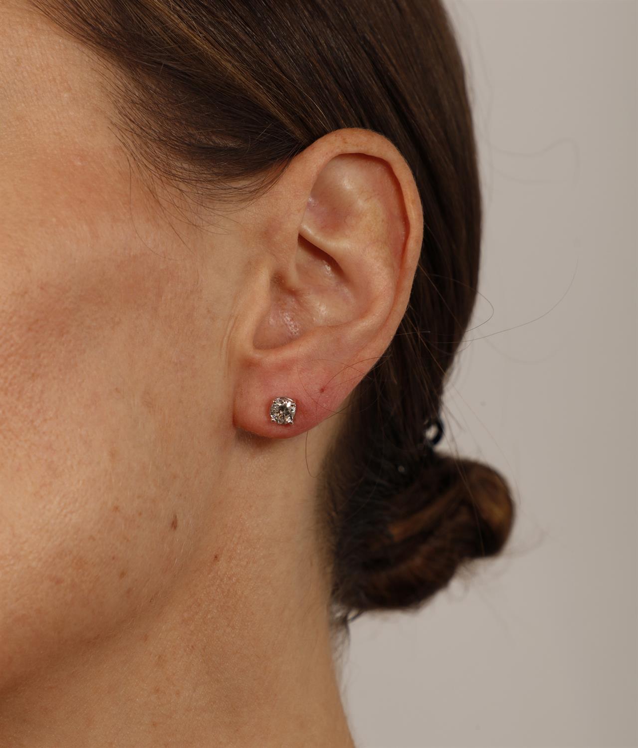 A PAIR OF DIAMOND EARSTUDS Each brilliant-cut diamond weighing approximately 0. - Image 3 of 3