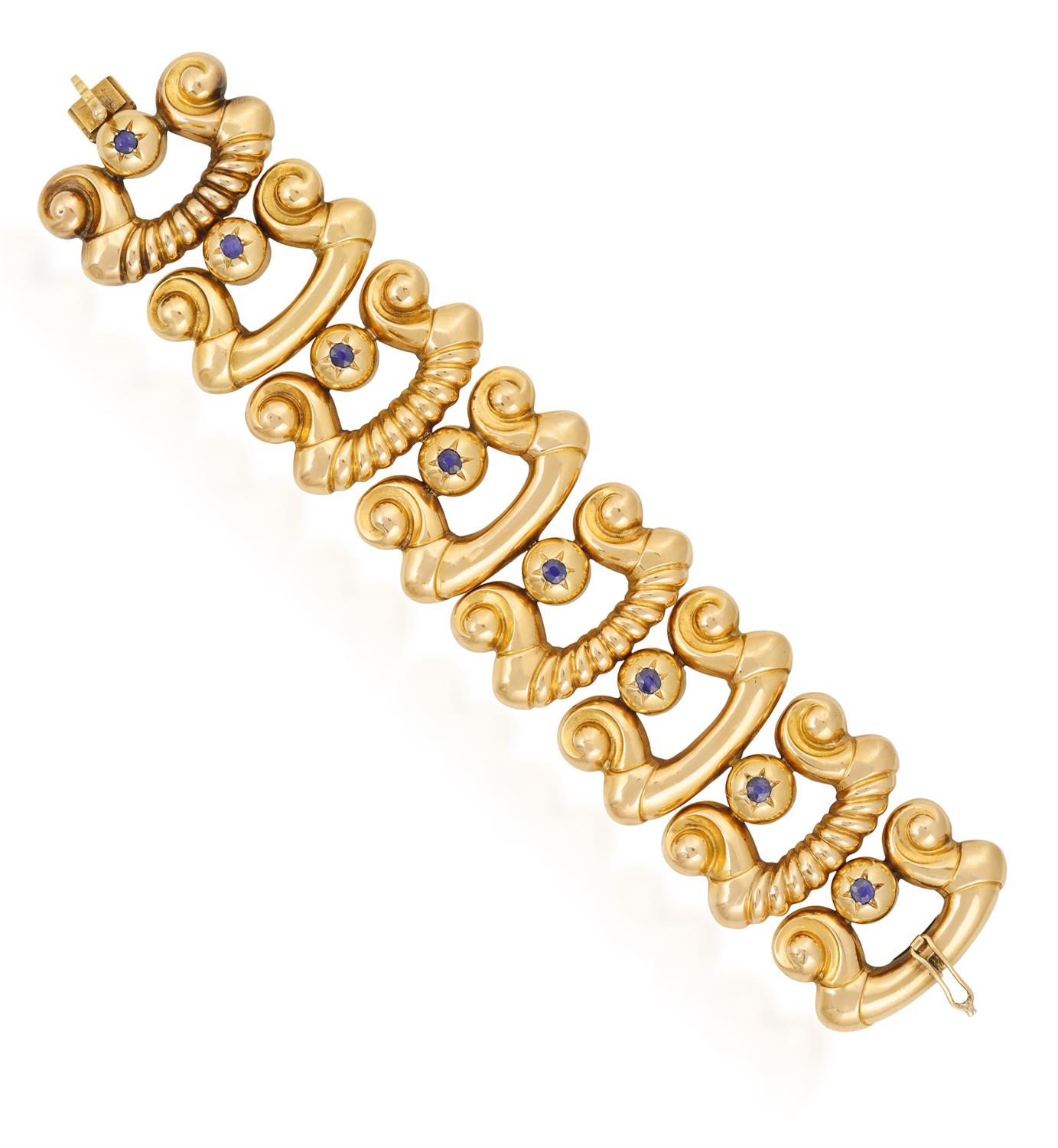 A RETRO SAPPHIRE AND GOLD BRACELET, BY CAZZANIGA, ROMA, CIRCA 1940 The large bombé gold links