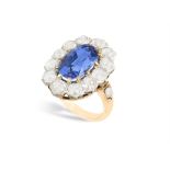 A FINE SAPPHIRE AND DIAMOND CLUSTER RING, FIRST QUARTER OF 20TH CENTURY The elongated