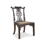 A MAHOGANY CHINESE CHIPPENDALE SIDE CHAIR, with carved leaf and ribbon splat, inset cane seat and
